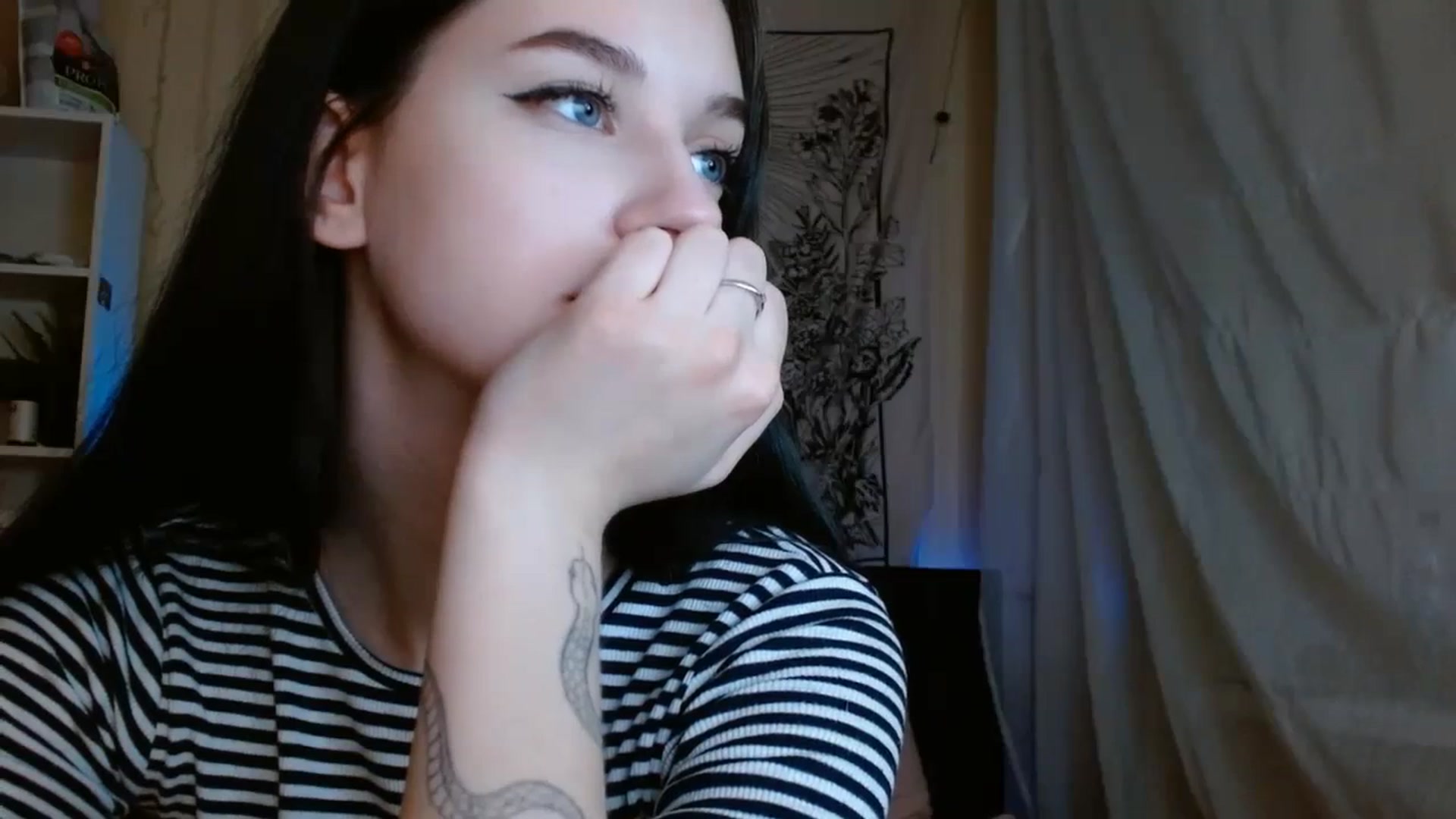 Gallery image thumbnail from ElsieF_'s myfreecams stream on, 03/11/2024, 17:00 image 14 of 20