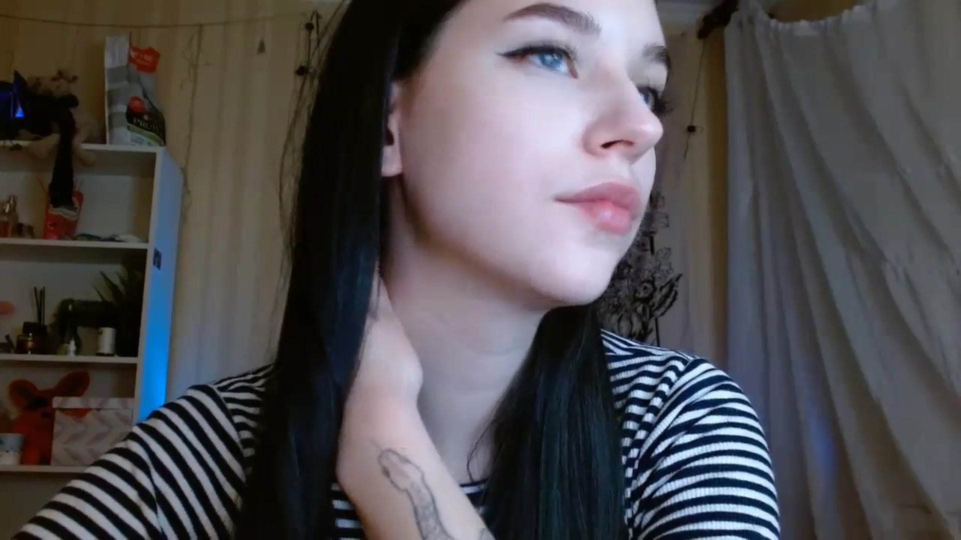 Gallery image thumbnail from ElsieF_'s myfreecams stream on, 03/11/2024, 17:00 image 2 of 20