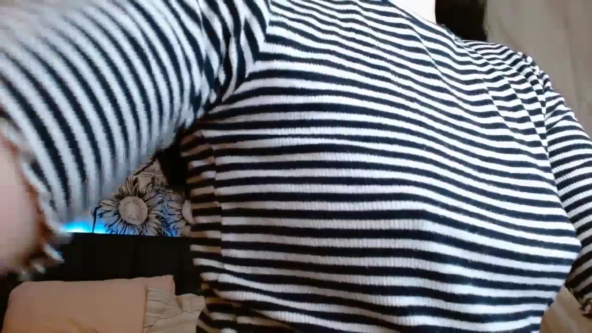Gallery image thumbnail from ElsieF_'s myfreecams stream on, 03/11/2024, 17:00 image 6 of 20