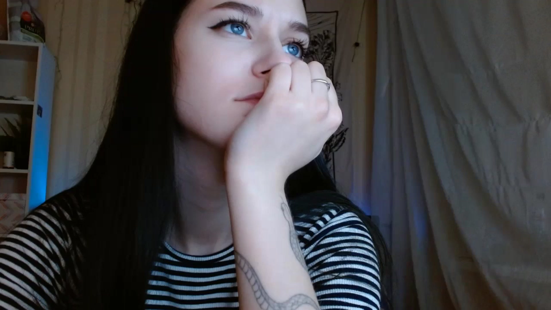 Gallery image thumbnail from ElsieF_'s myfreecams stream on, 03/11/2024, 17:00 image 18 of 20