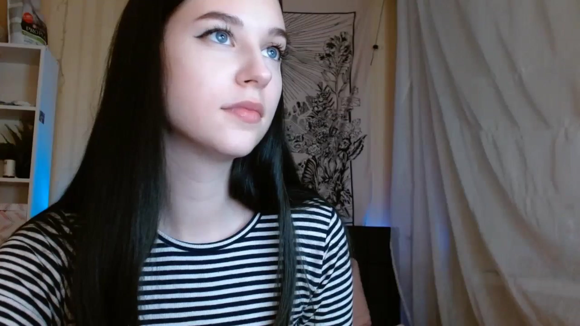 Gallery image thumbnail from ElsieF_'s myfreecams stream on, 03/11/2024, 17:00 image 19 of 20