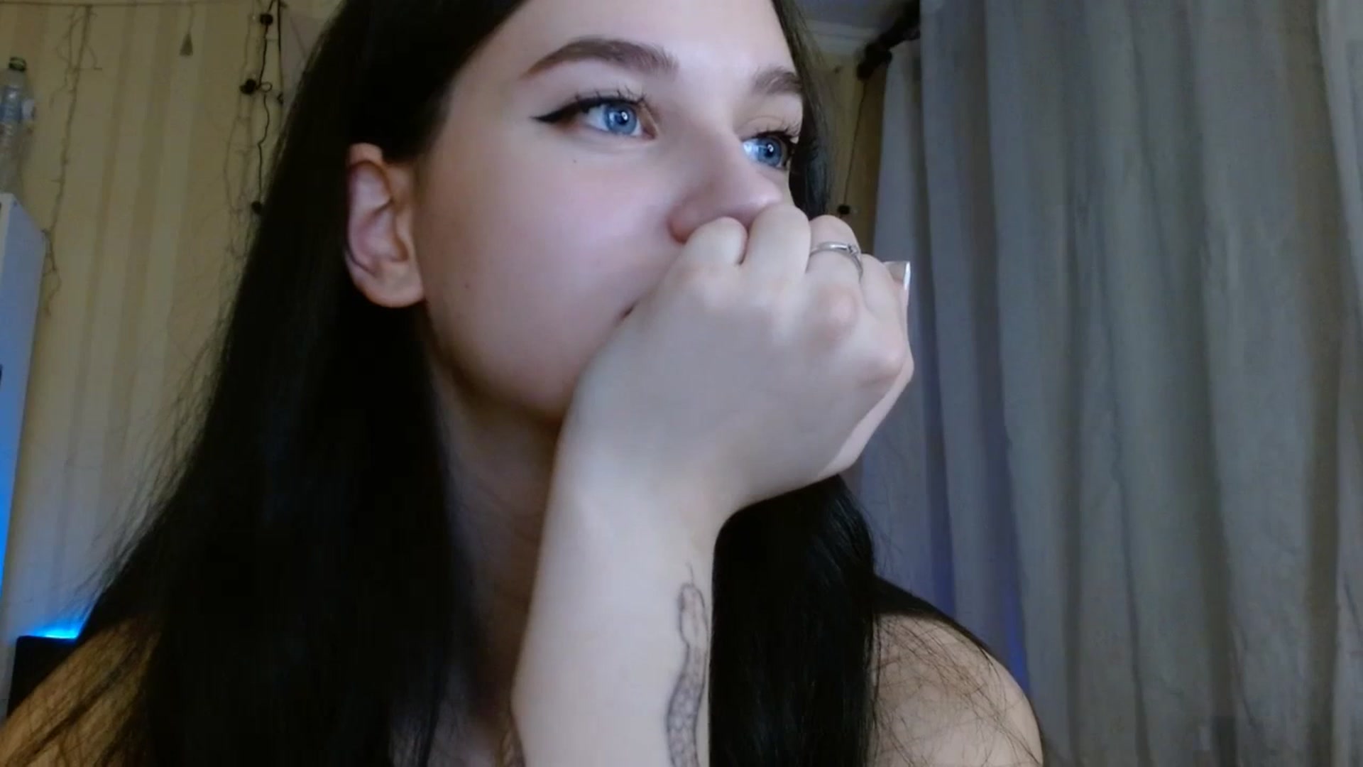 Gallery image thumbnail from ElsieF_'s myfreecams stream on, 03/16/2024, 18:05 image 14 of 20