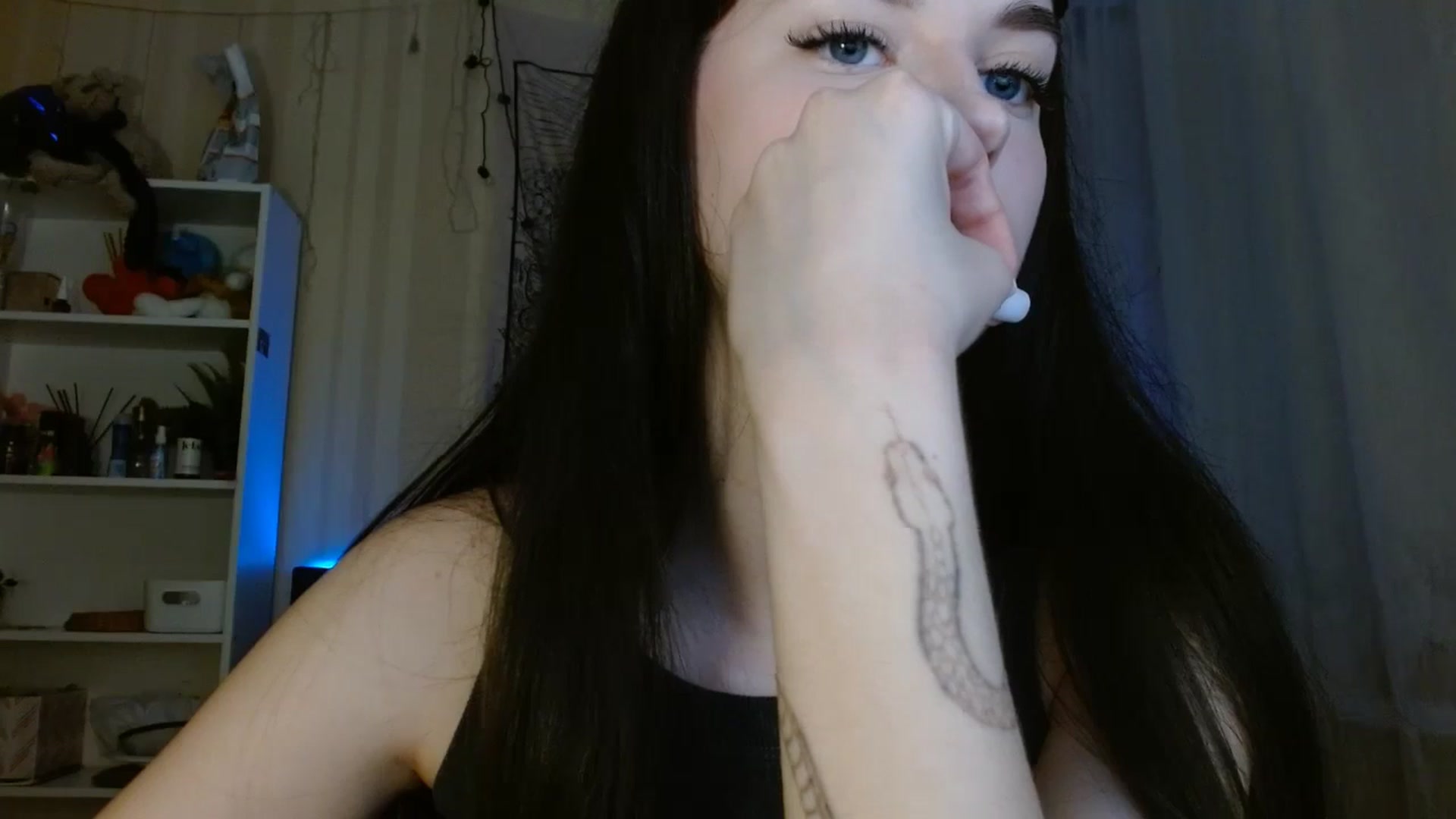 Gallery image thumbnail from ElsieF_'s myfreecams stream on, 04/26/2024, 18:02 image 8 of 20