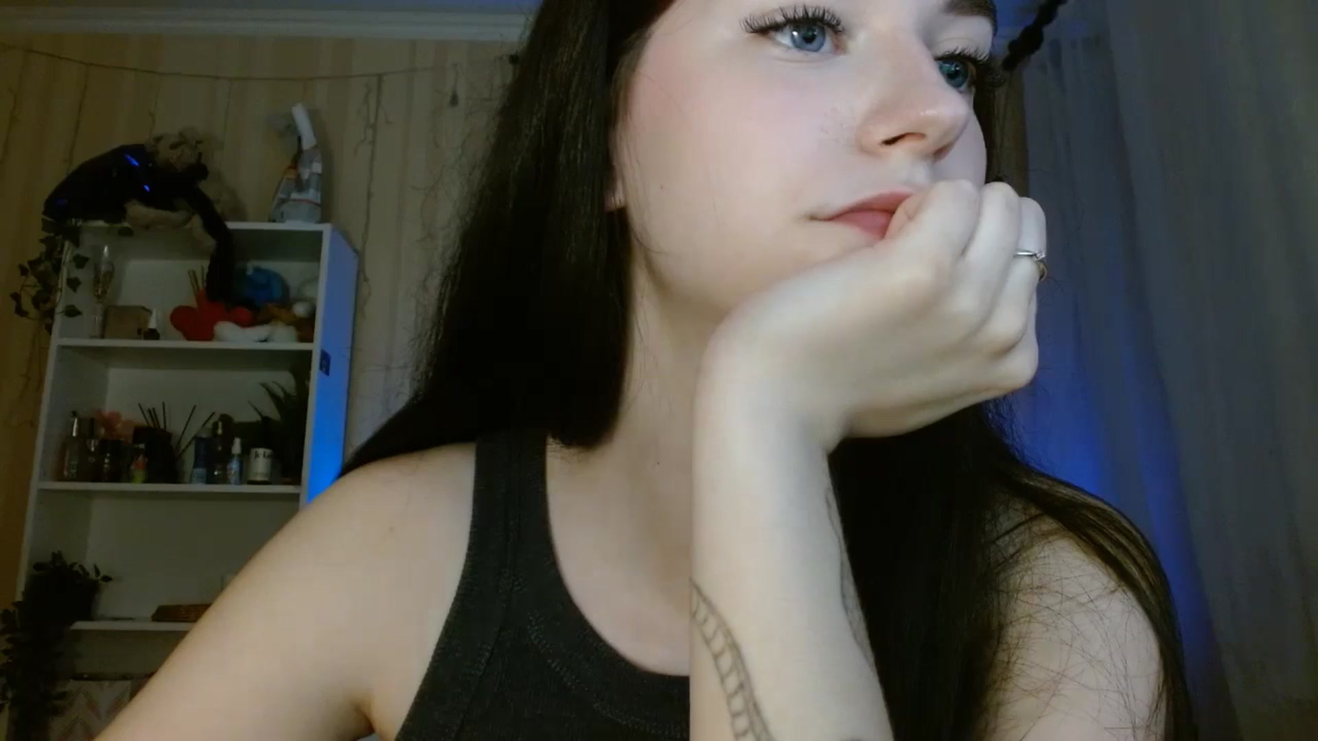 Gallery image thumbnail from ElsieF_'s myfreecams stream on, 04/26/2024, 18:02 image 10 of 20