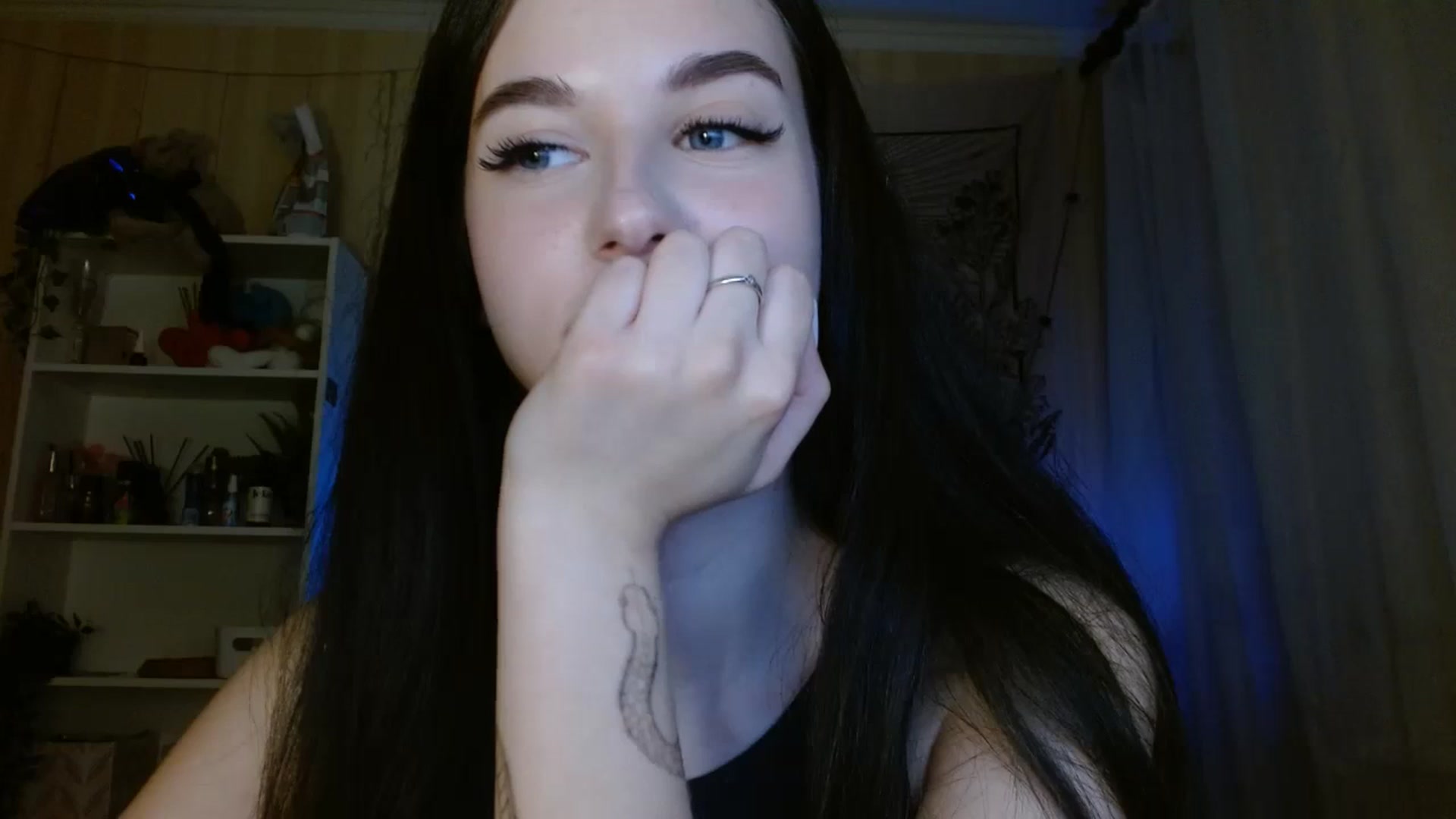 Gallery image thumbnail from ElsieF_'s myfreecams stream on, 04/26/2024, 18:02 image 15 of 20