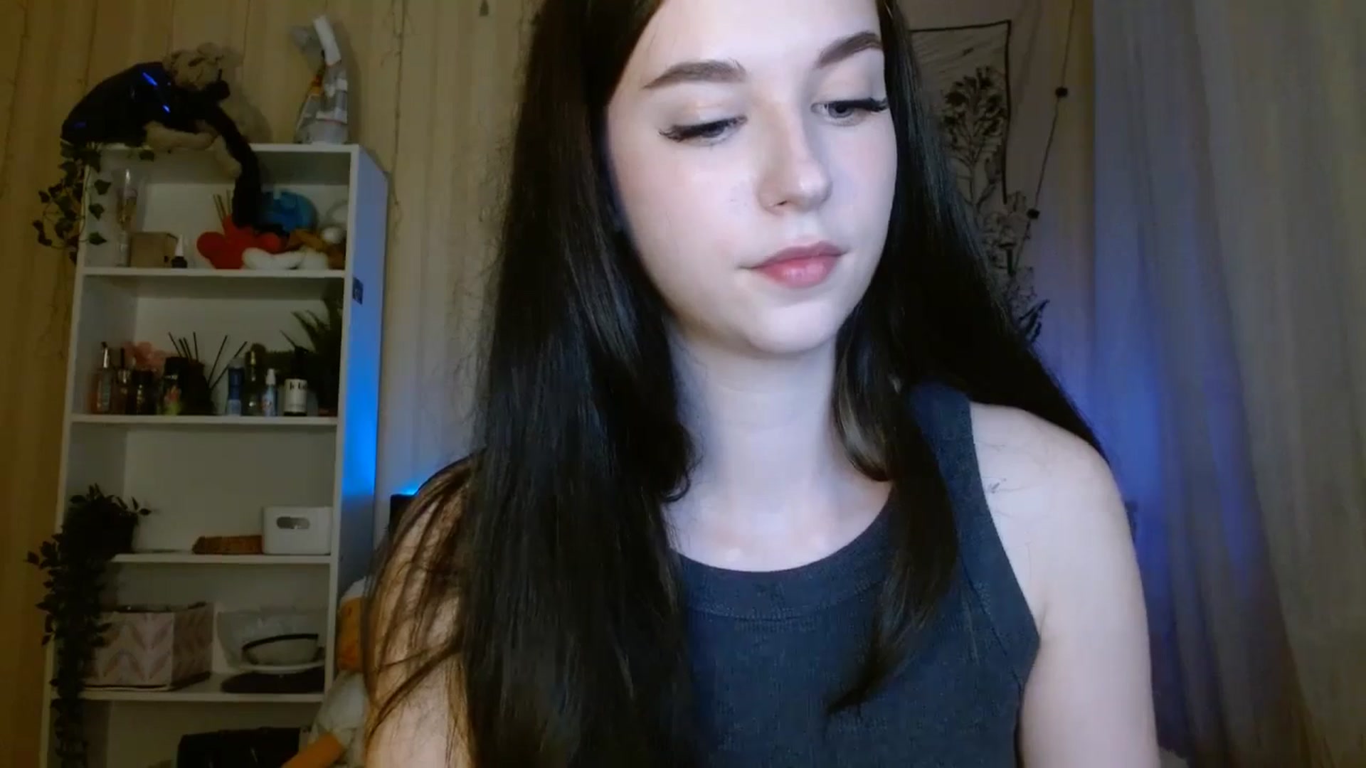 Gallery image thumbnail from ElsieF_'s myfreecams stream on, 04/26/2024, 18:02 image 9 of 20
