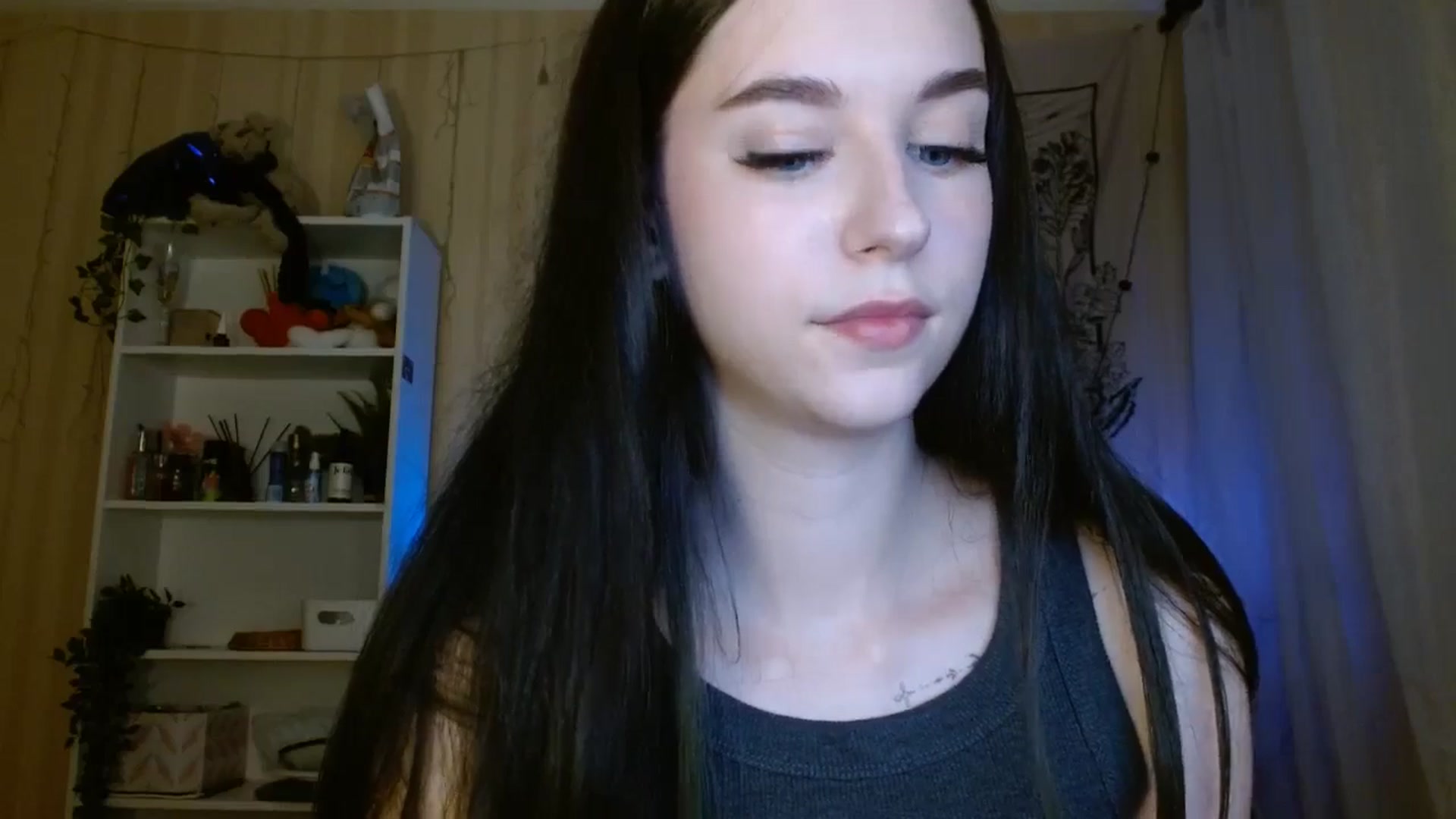 Gallery image thumbnail from ElsieF_'s myfreecams stream on, 04/26/2024, 18:23 image 11 of 20