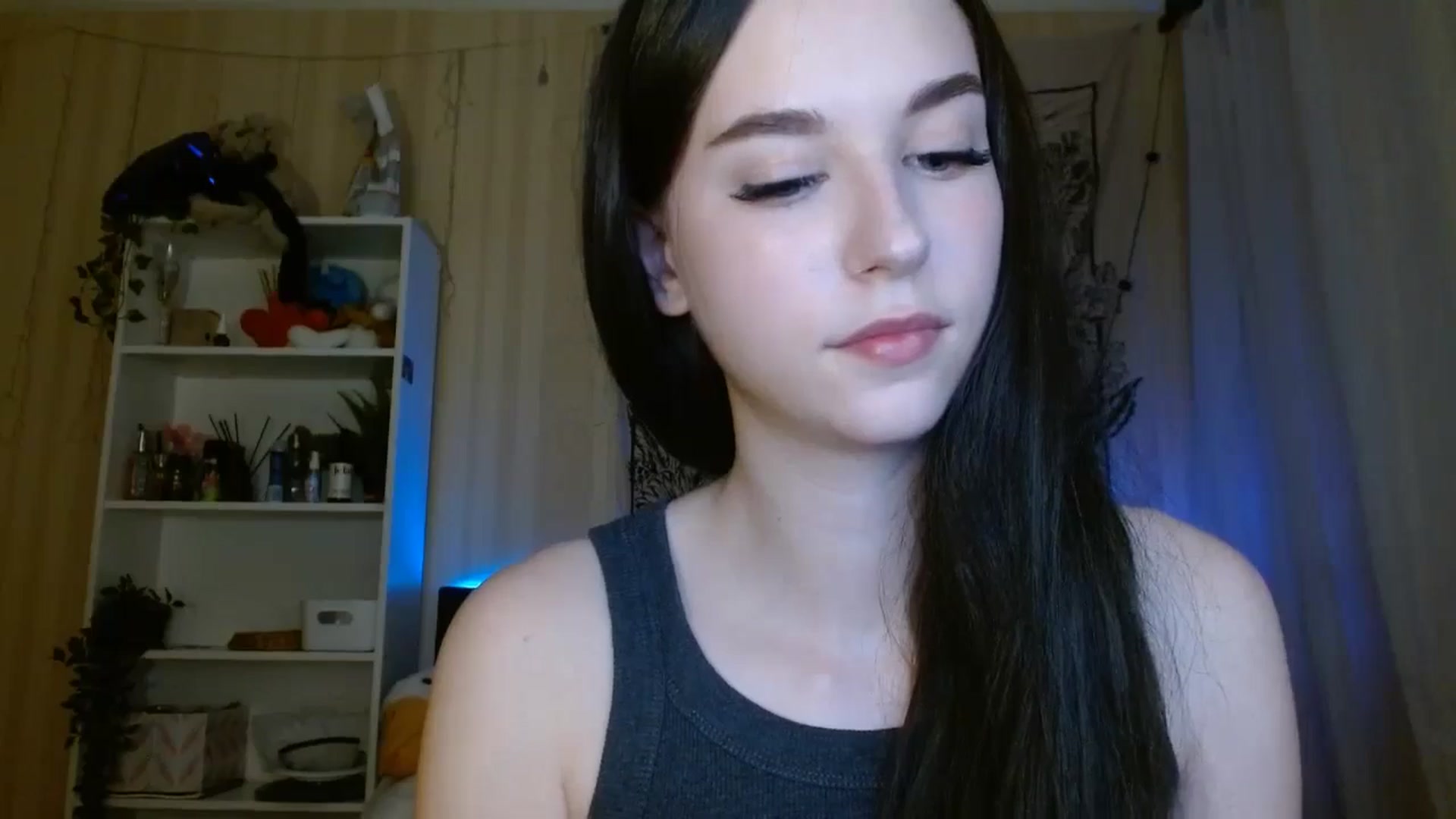 Gallery image thumbnail from ElsieF_'s myfreecams stream on, 04/26/2024, 18:23 image 16 of 20