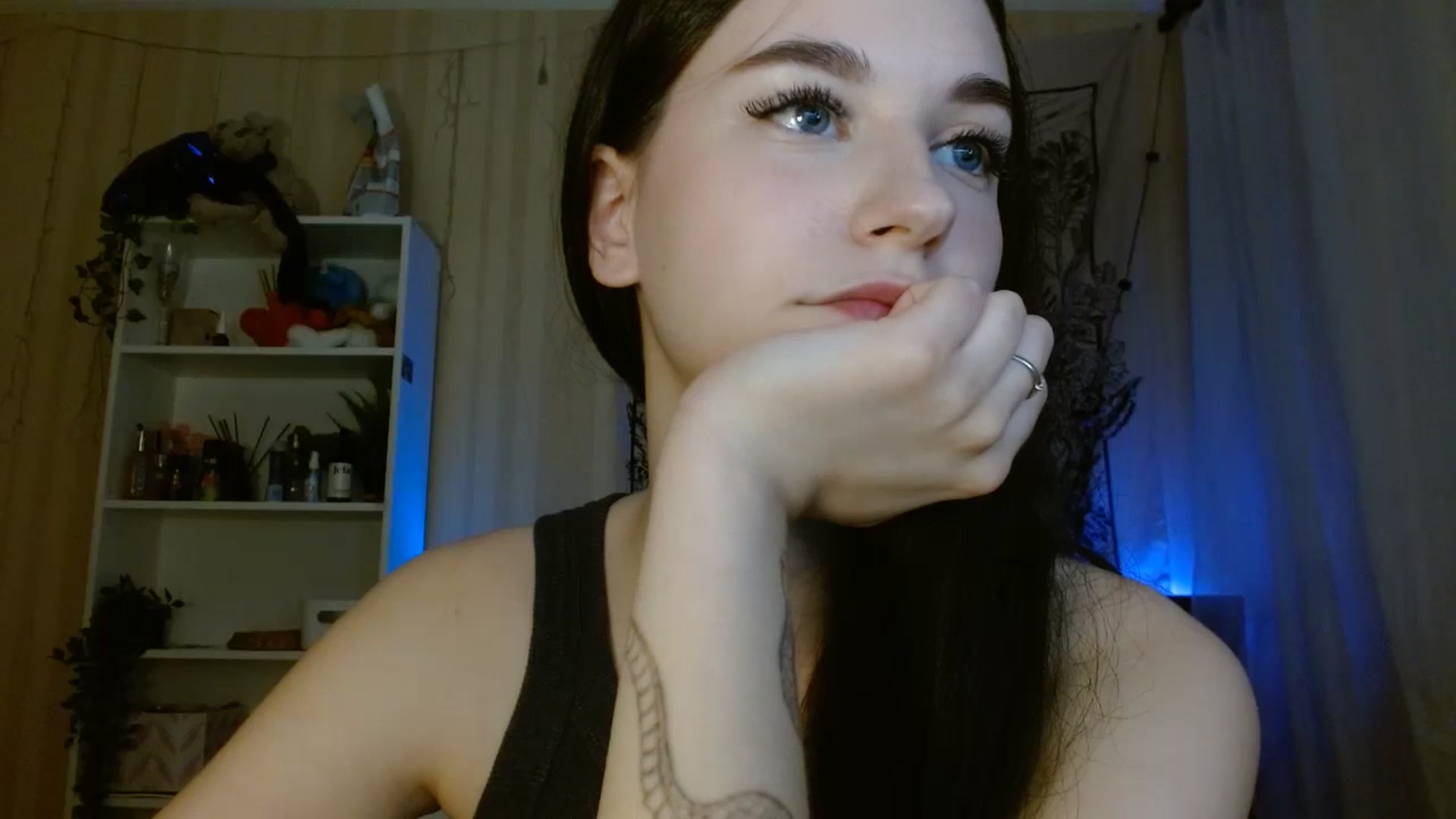 Gallery image thumbnail from ElsieF_'s myfreecams stream on, 04/26/2024, 18:23 image 13 of 20