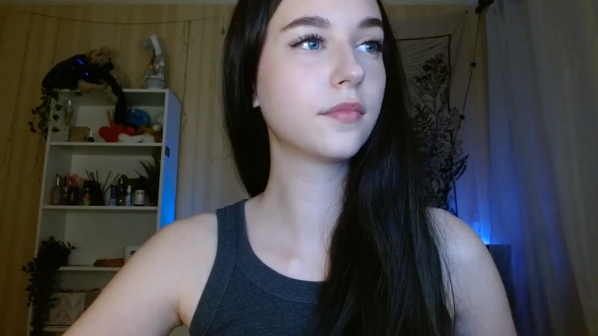 Gallery image thumbnail from ElsieF_'s myfreecams stream on, 04/26/2024, 18:23 image 17 of 20