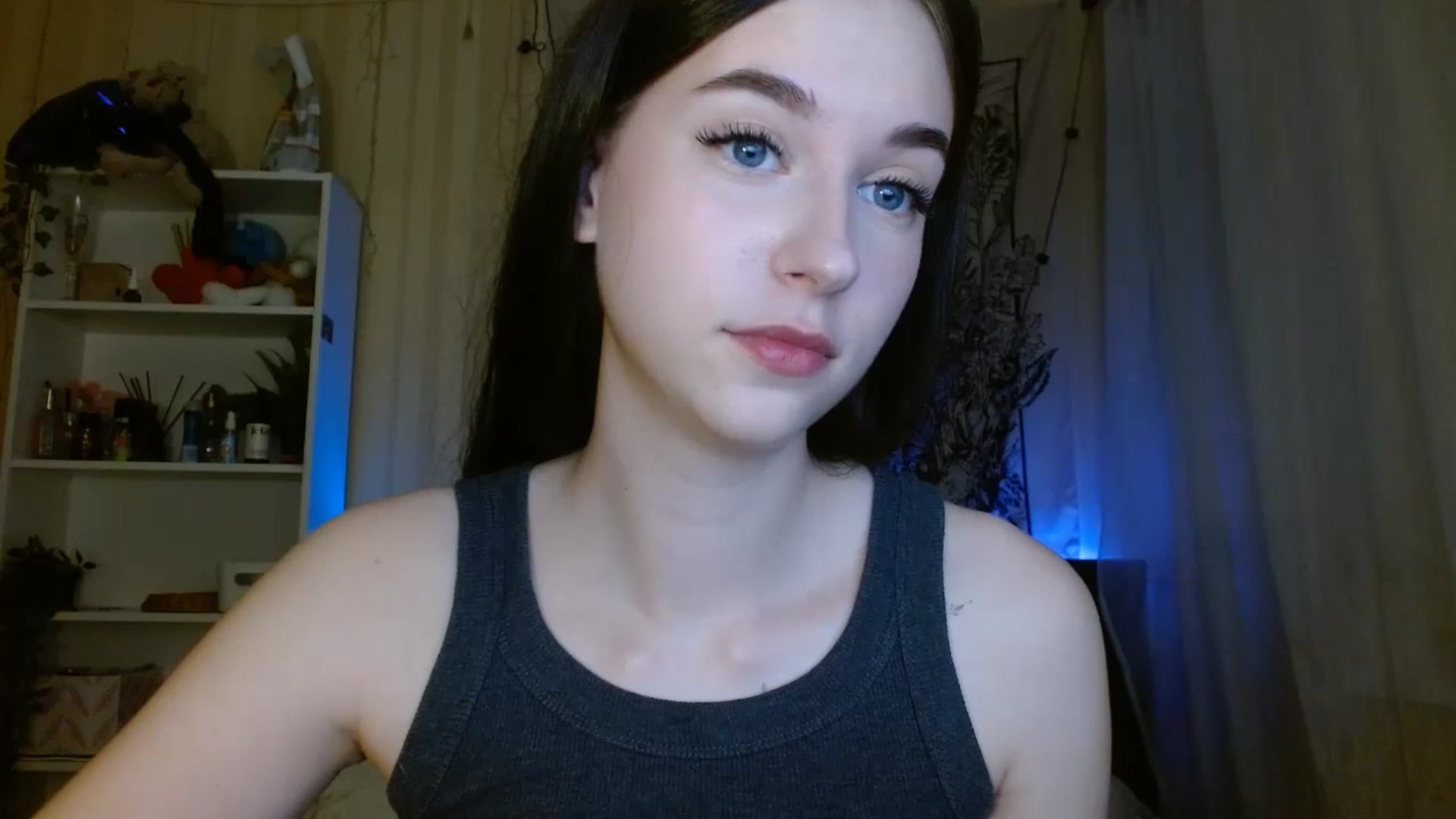Gallery image thumbnail from ElsieF_'s myfreecams stream on, 04/26/2024, 18:23 image 3 of 20