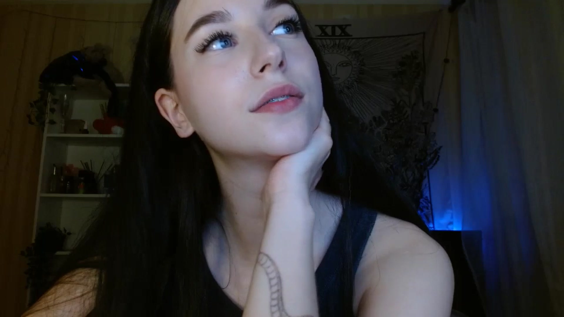Gallery image thumbnail from ElsieF_'s myfreecams stream on, 04/26/2024, 18:23 image 9 of 20