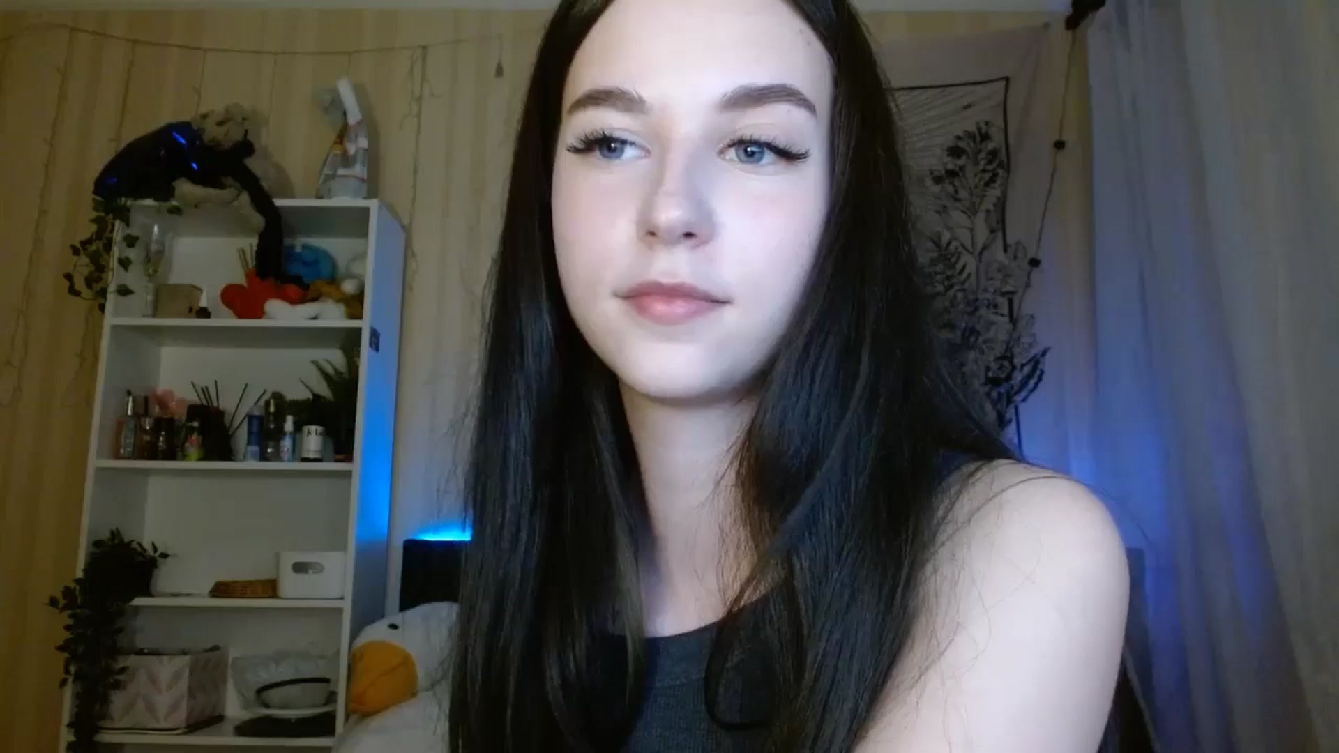 Gallery image thumbnail from ElsieF_'s myfreecams stream on, 04/26/2024, 18:23 image 19 of 20