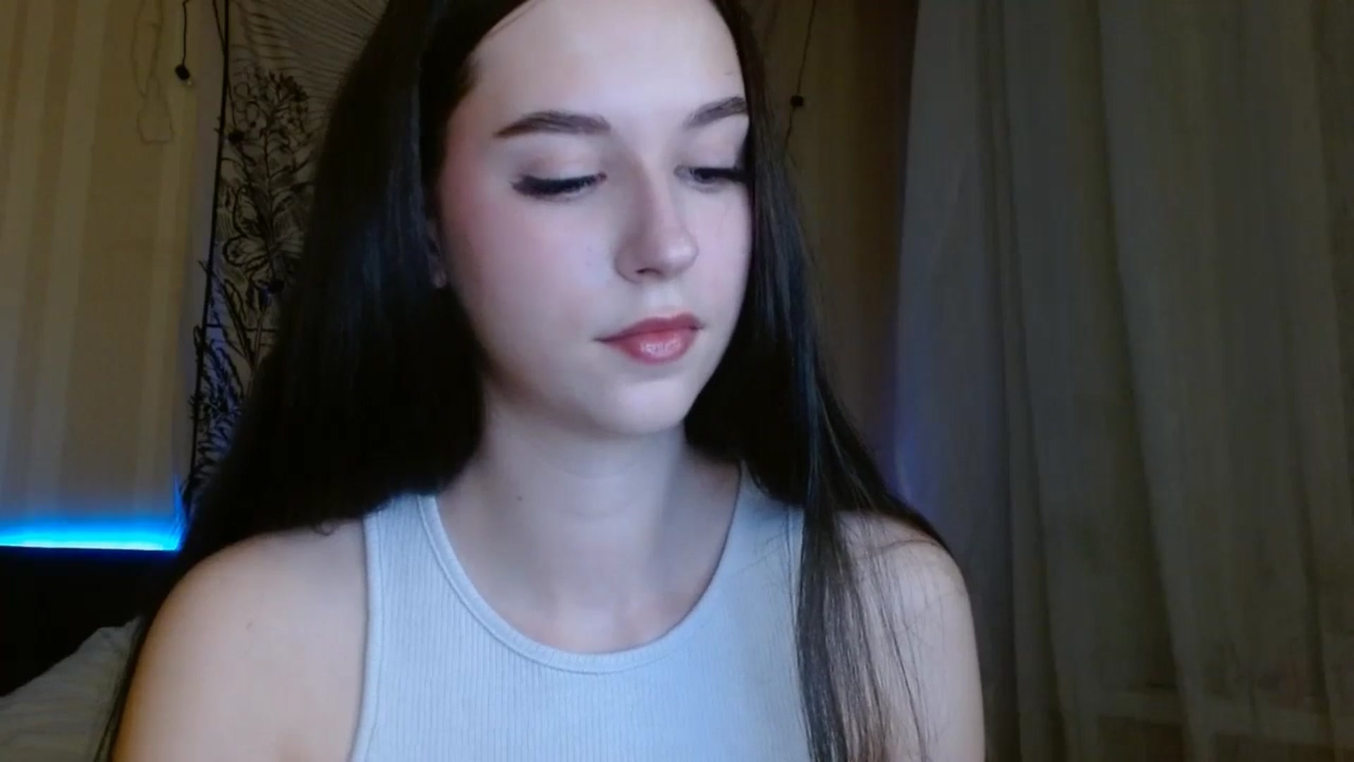 Gallery image thumbnail from ElsieF_'s myfreecams stream on, 04/27/2024, 17:11 image 6 of 20