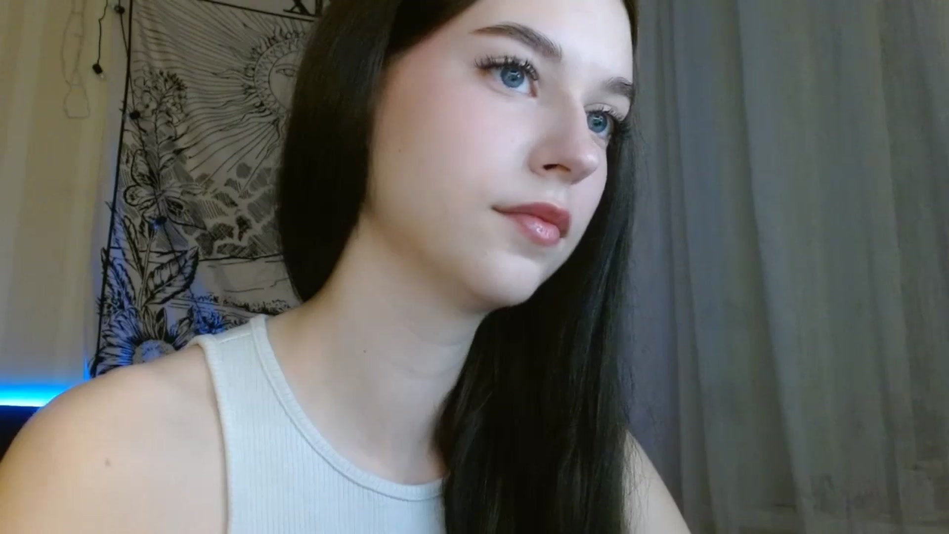 Gallery image thumbnail from ElsieF_'s myfreecams stream on, 04/27/2024, 17:11 image 14 of 20