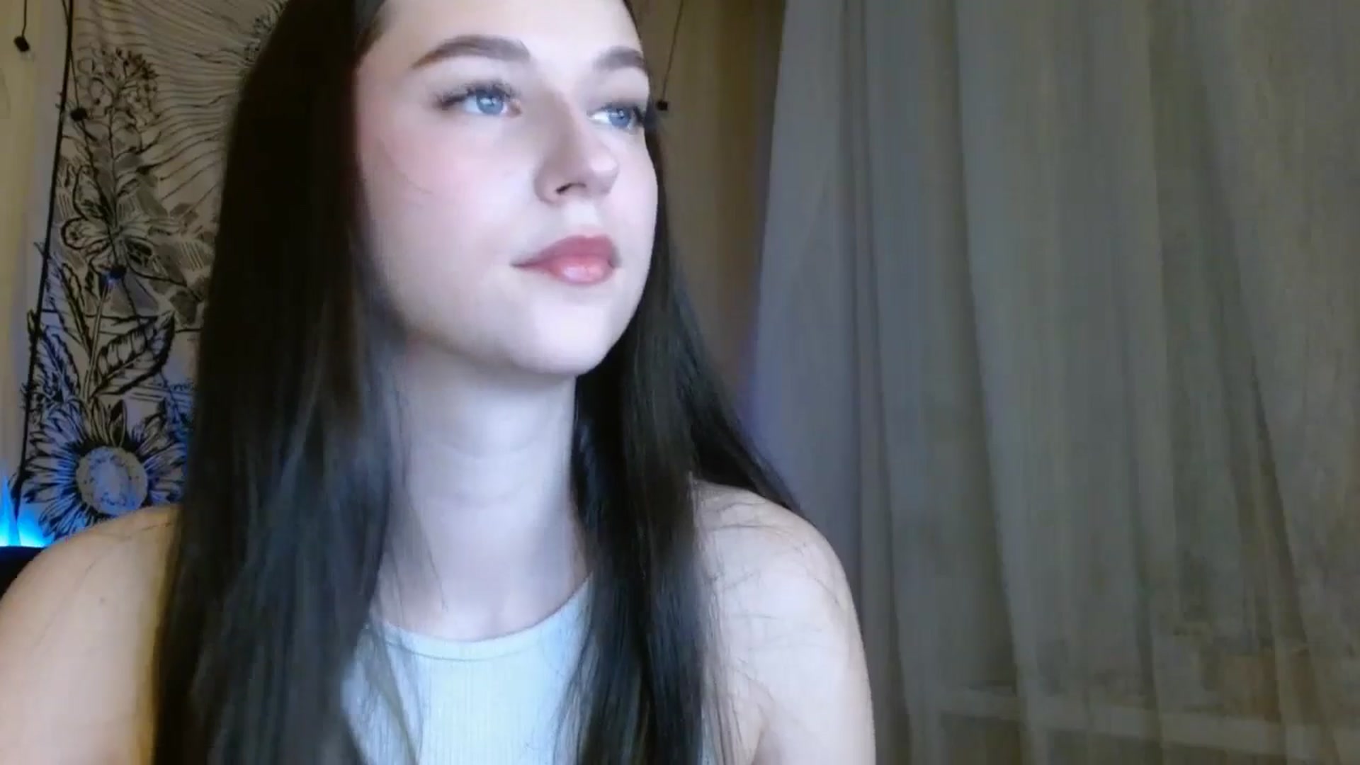 Gallery image thumbnail from ElsieF_'s myfreecams stream on, 04/27/2024, 17:11 image 7 of 20
