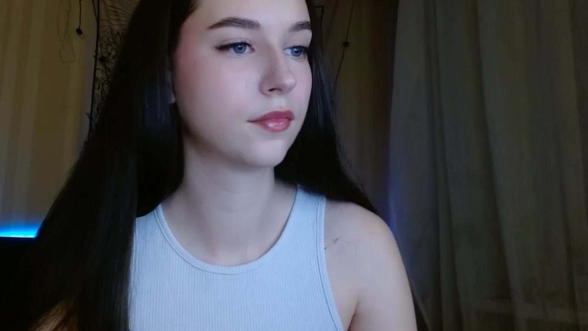 Gallery image thumbnail from ElsieF_'s myfreecams stream on, 04/27/2024, 17:11 image 4 of 20