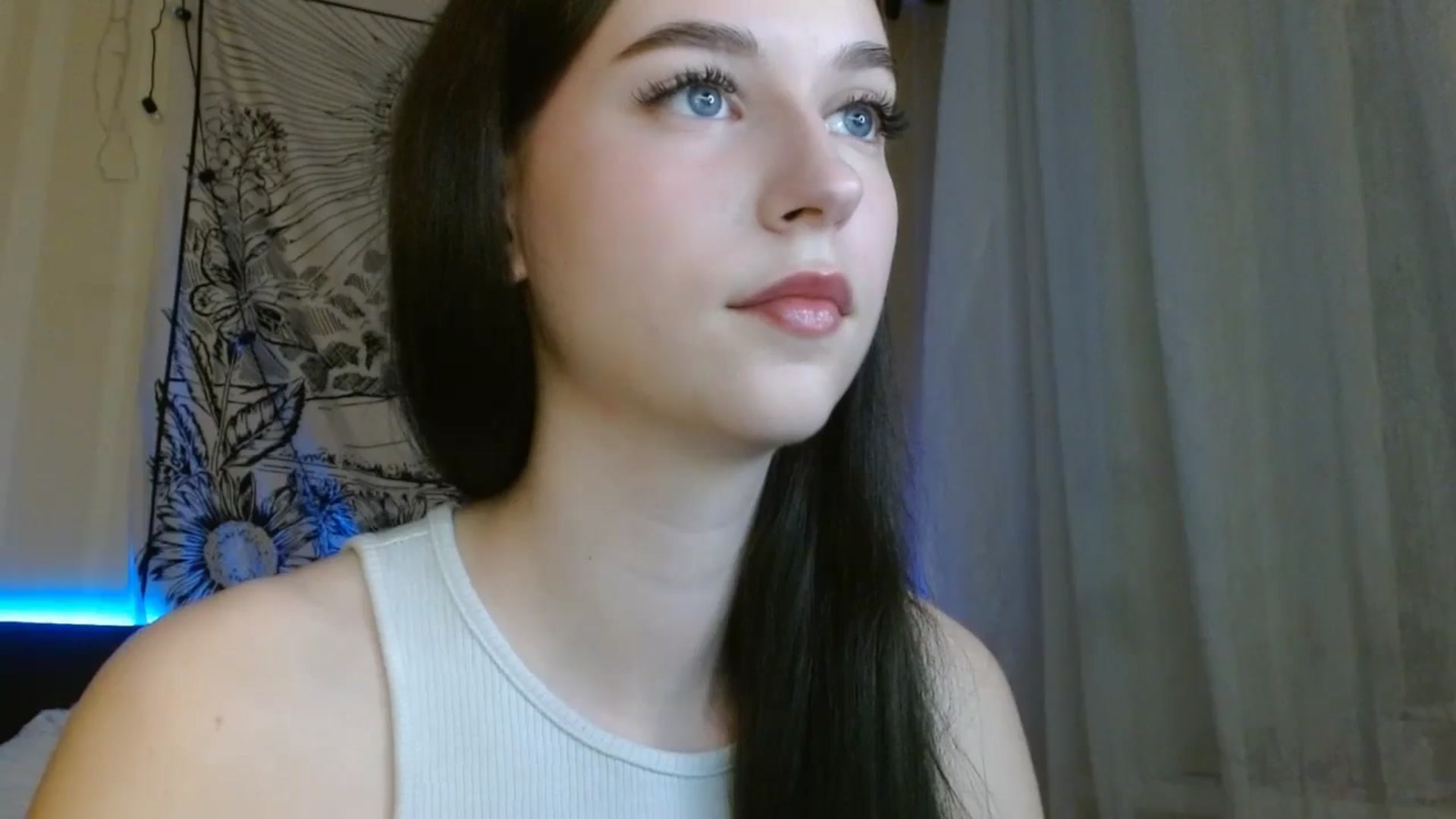 Gallery image thumbnail from ElsieF_'s myfreecams stream on, 04/27/2024, 17:11 image 16 of 20