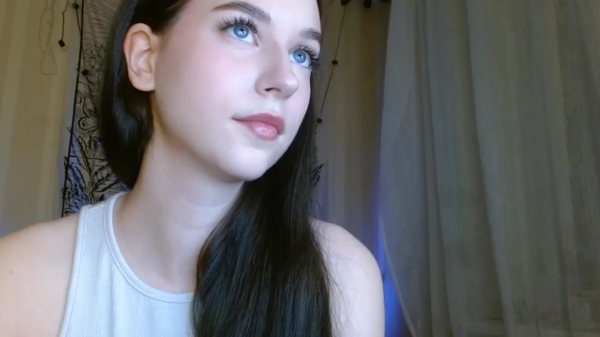 Gallery image thumbnail from ElsieF_'s myfreecams stream on, 04/27/2024, 17:11 image 17 of 20