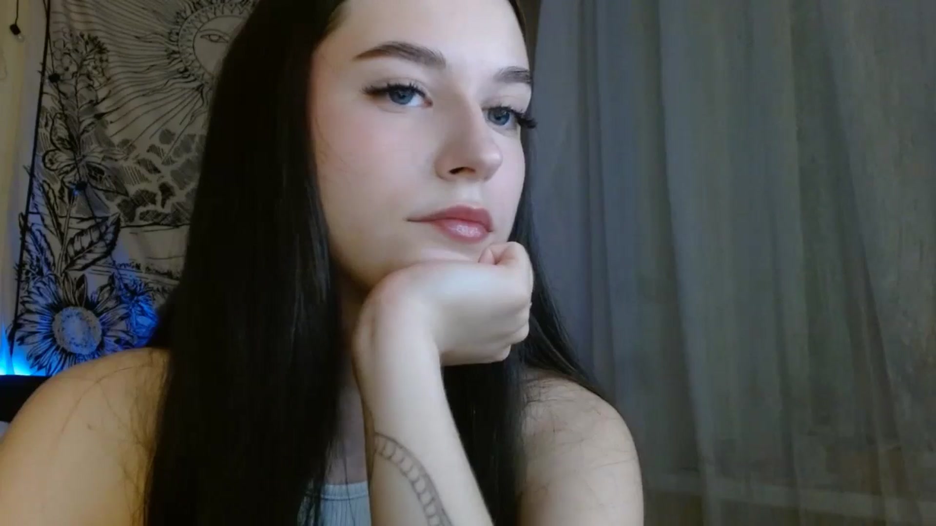 Gallery image thumbnail from ElsieF_'s myfreecams stream on, 04/27/2024, 17:11 image 8 of 20