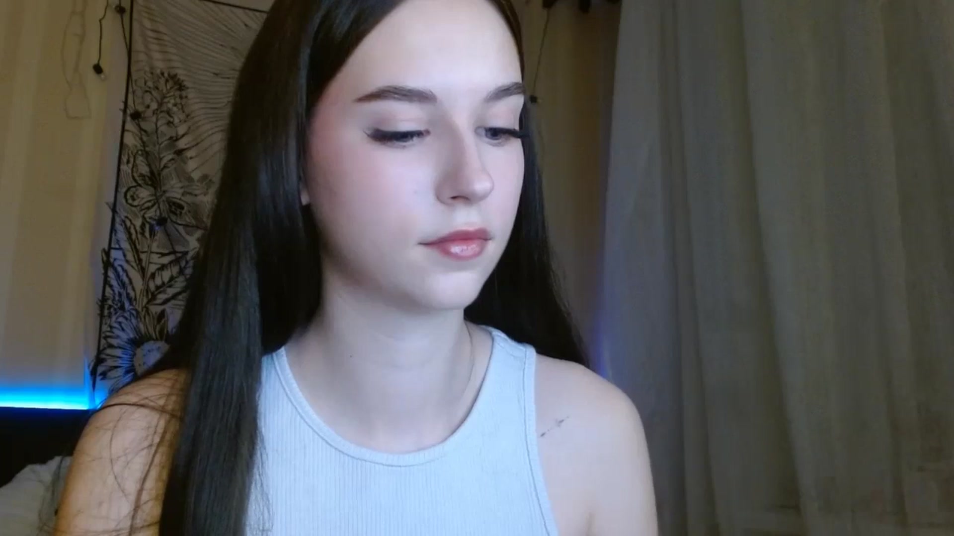 Gallery image thumbnail from ElsieF_'s myfreecams stream on, 04/27/2024, 17:11 image 18 of 20