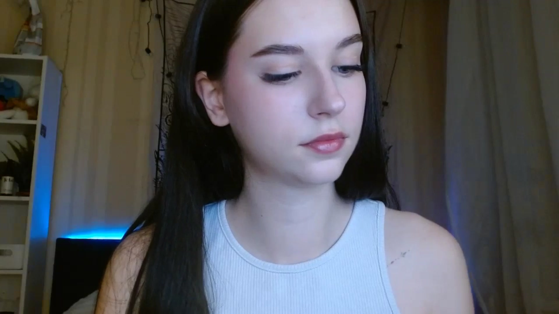 Gallery image thumbnail from ElsieF_'s myfreecams stream on, 04/27/2024, 17:46 image 8 of 20