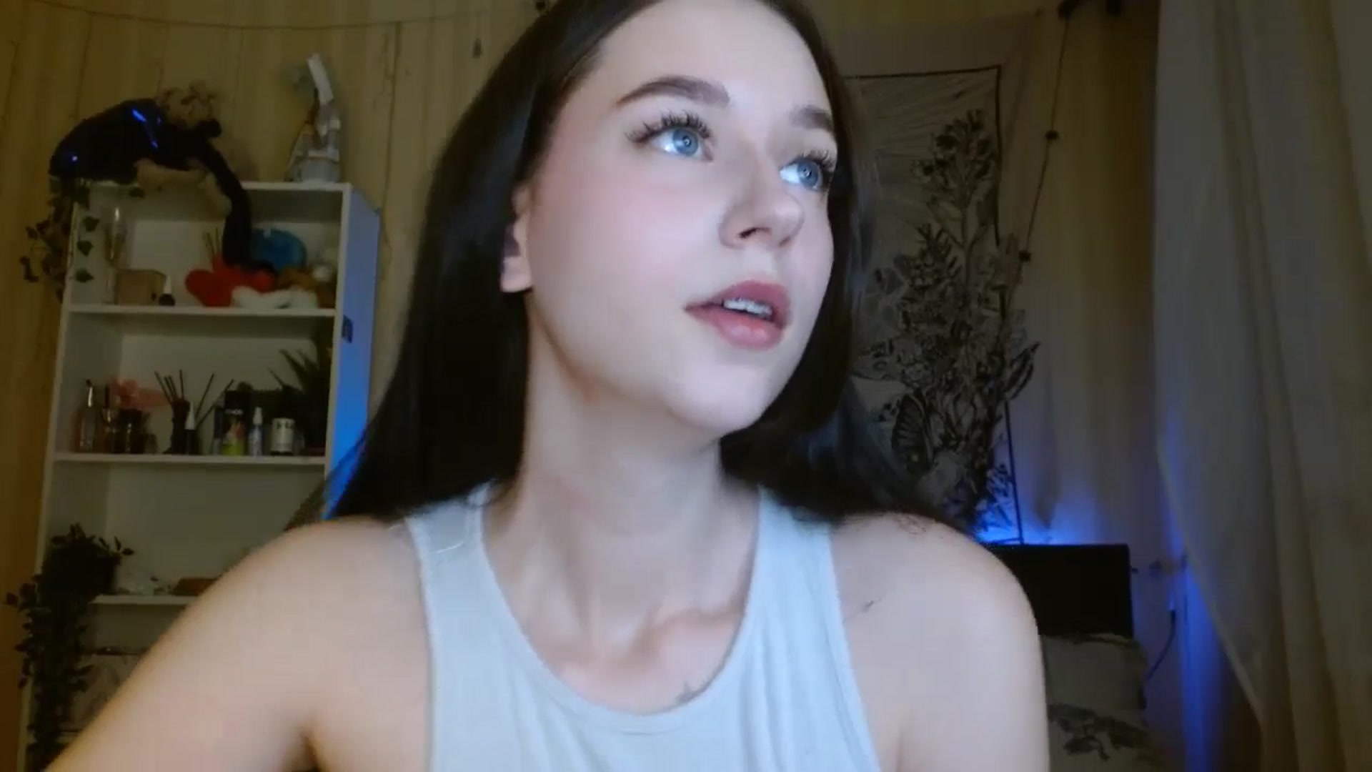 Gallery image thumbnail from ElsieF_'s myfreecams stream on, 04/27/2024, 17:46 image 16 of 20