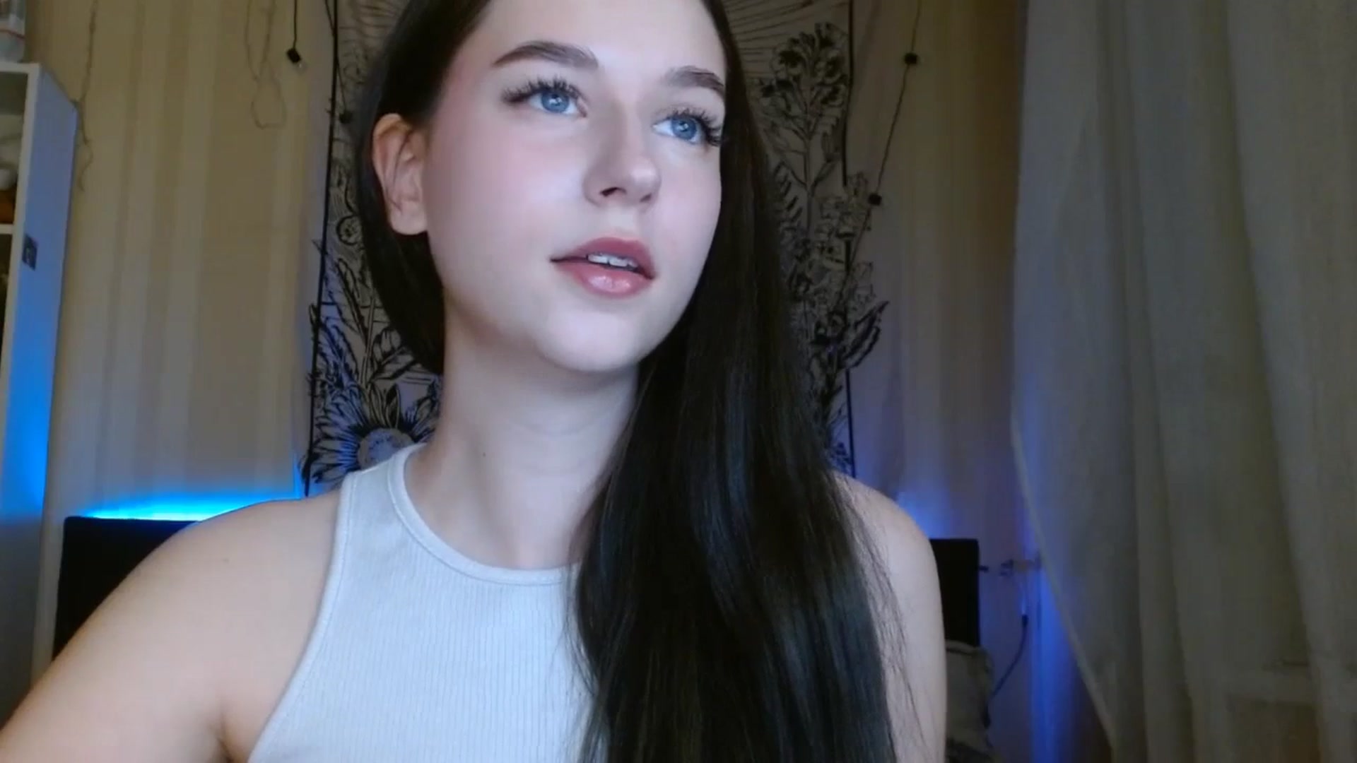 Gallery image thumbnail from ElsieF_'s myfreecams stream on, 04/27/2024, 17:46 image 5 of 20