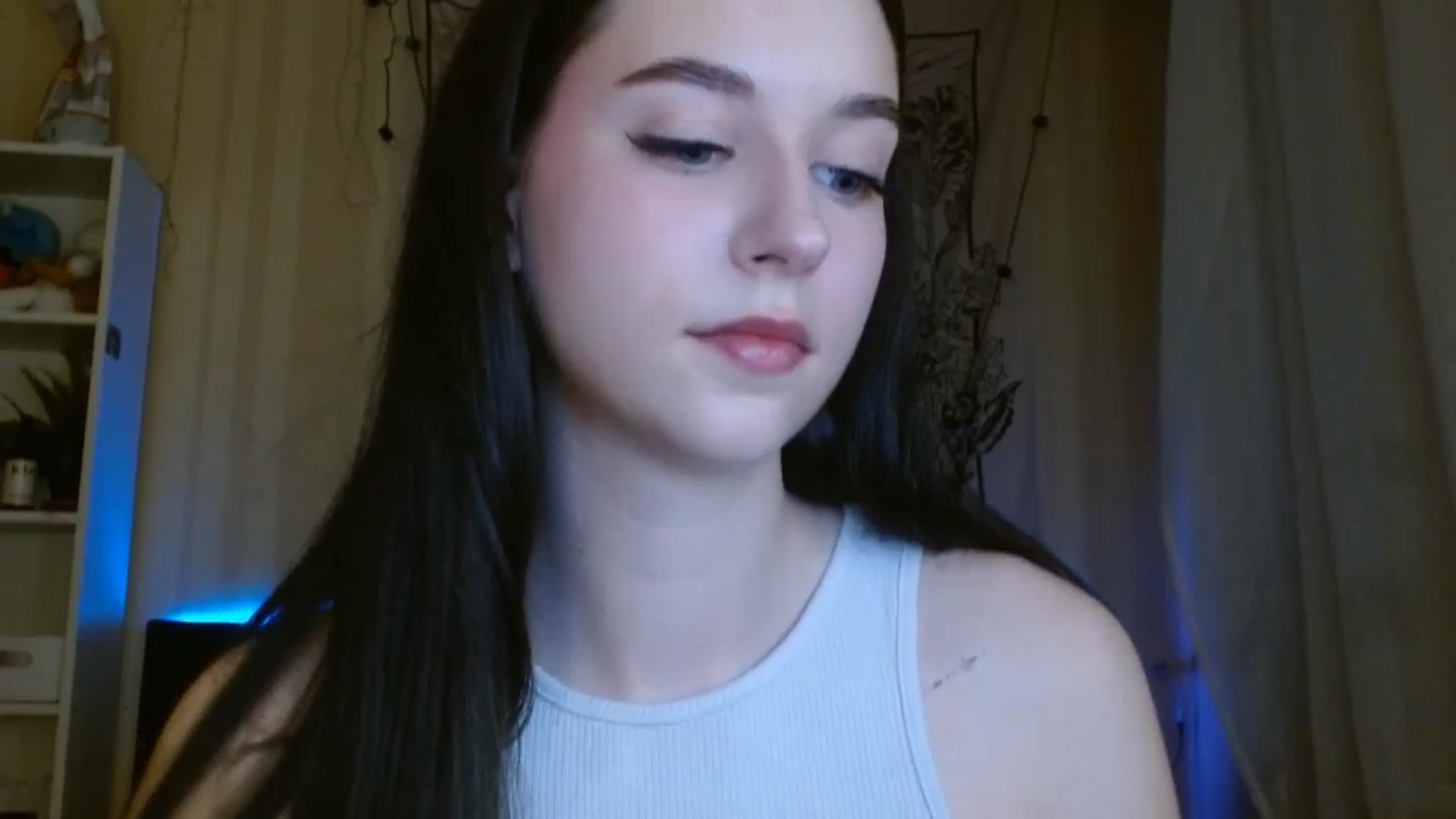 Gallery image thumbnail from ElsieF_'s myfreecams stream on, 04/27/2024, 17:46 image 13 of 20