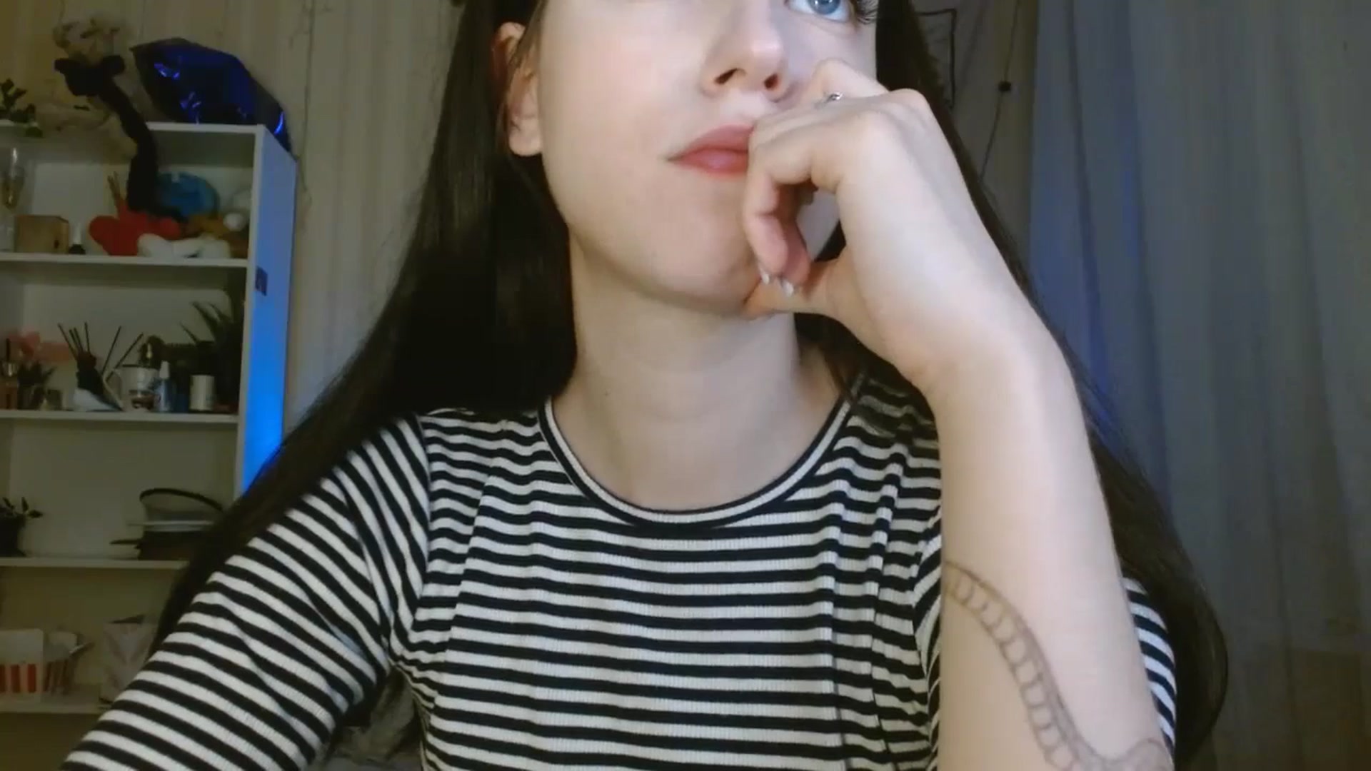 Gallery image thumbnail from ElsieF_'s myfreecams stream on, 05/02/2024, 19:07 image 3 of 20