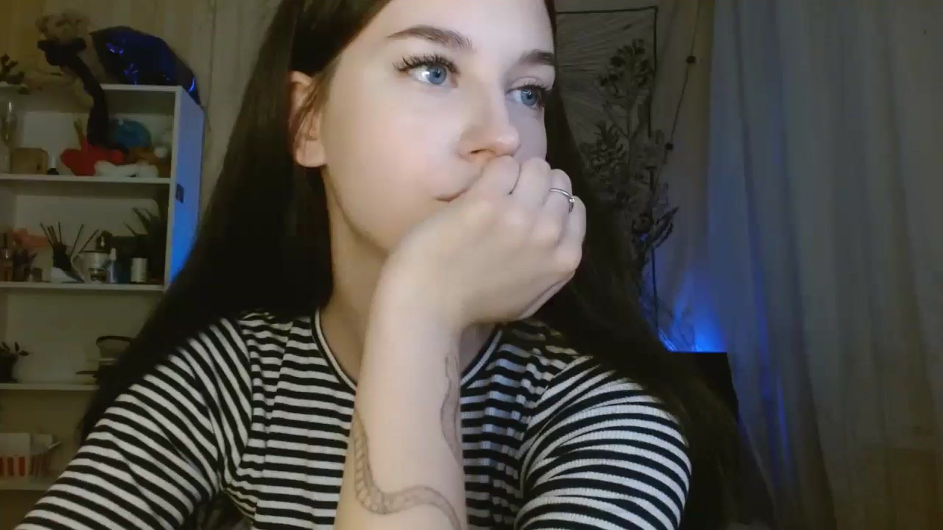 Gallery image thumbnail from ElsieF_'s myfreecams stream on, 05/02/2024, 19:07 image 1 of 20