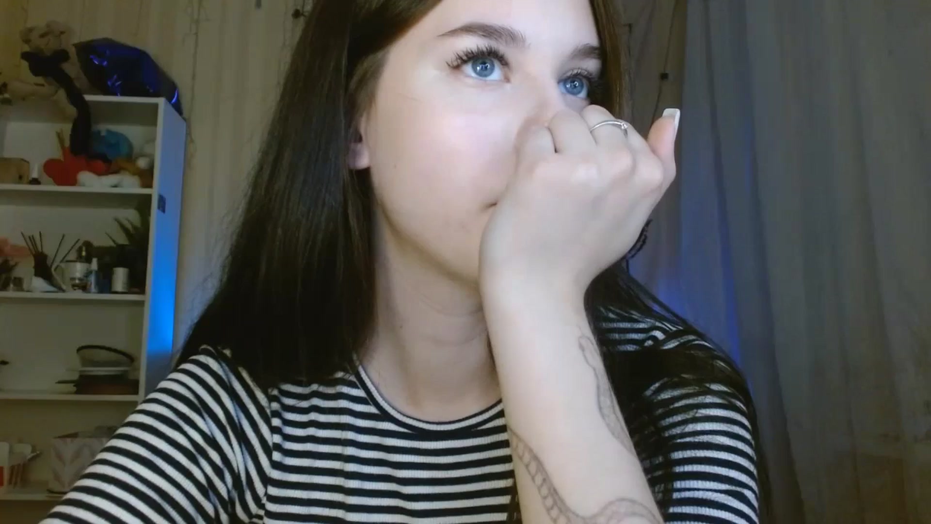 Gallery image thumbnail from ElsieF_'s myfreecams stream on, 05/02/2024, 19:07 image 19 of 20