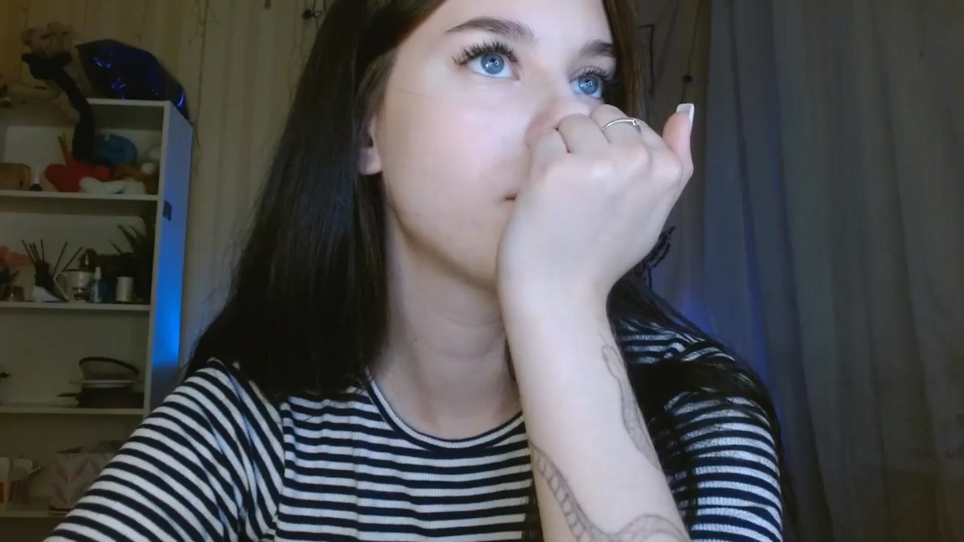 Gallery image thumbnail from ElsieF_'s myfreecams stream on, 05/02/2024, 19:07 image 18 of 20