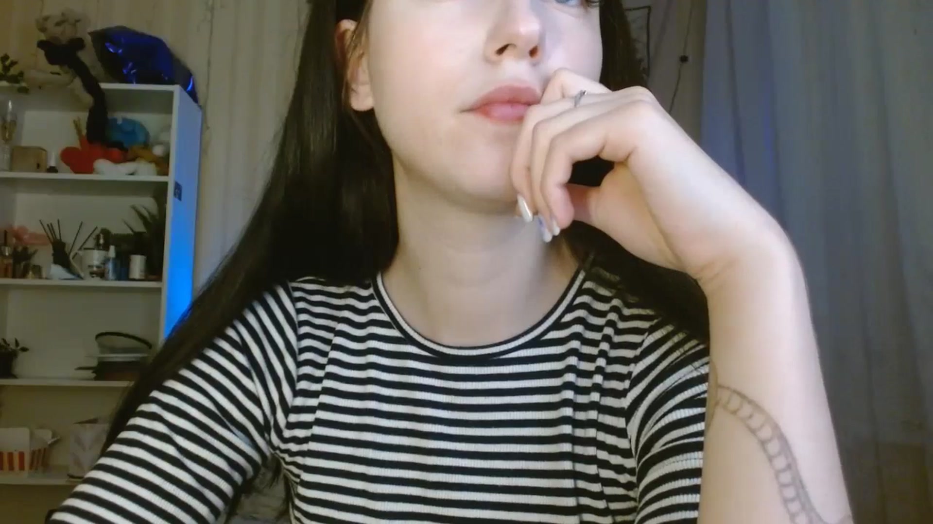 Gallery image thumbnail from ElsieF_'s myfreecams stream on, 05/02/2024, 19:07 image 4 of 20