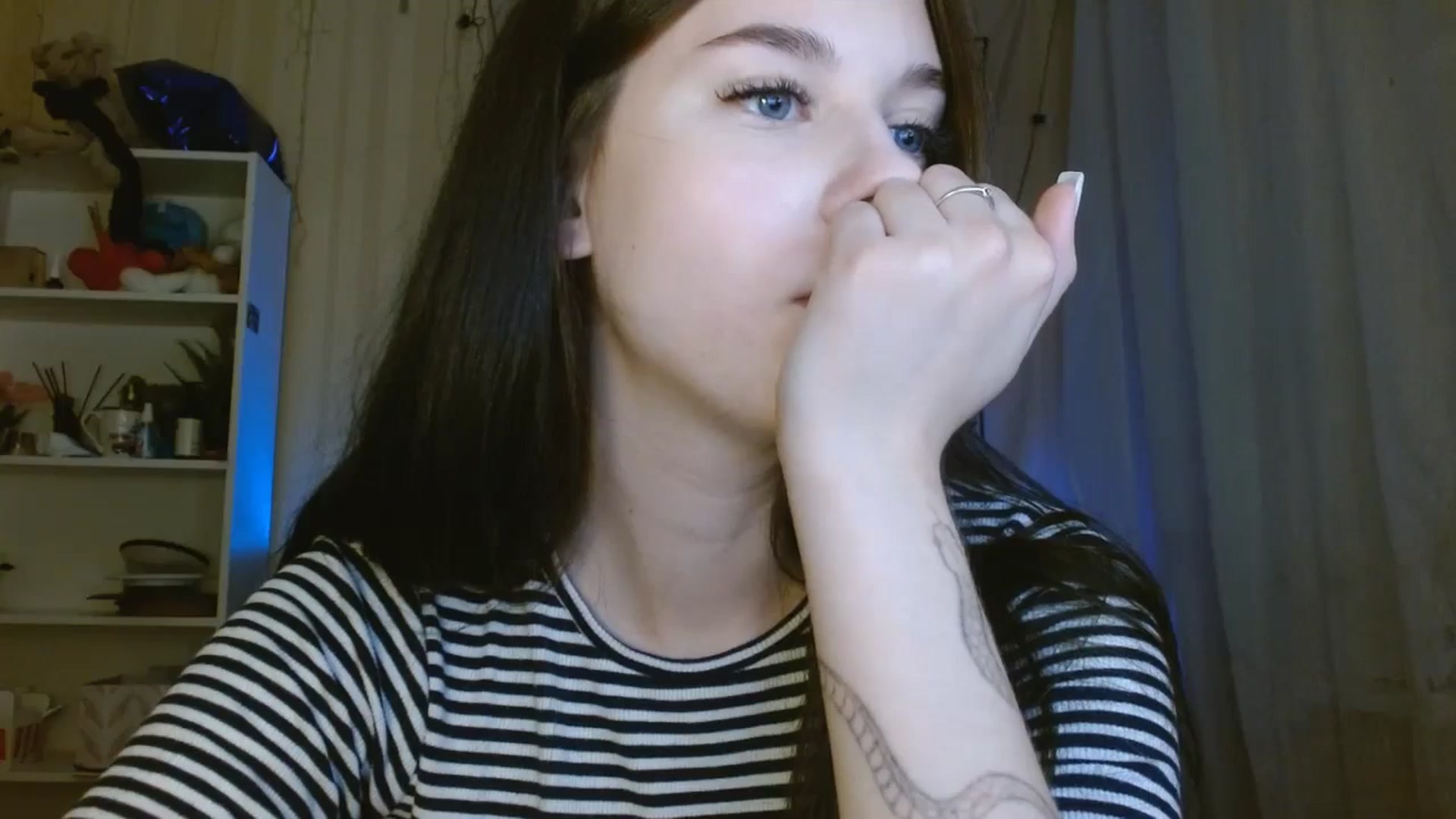 Gallery image thumbnail from ElsieF_'s myfreecams stream on, 05/02/2024, 19:07 image 17 of 20
