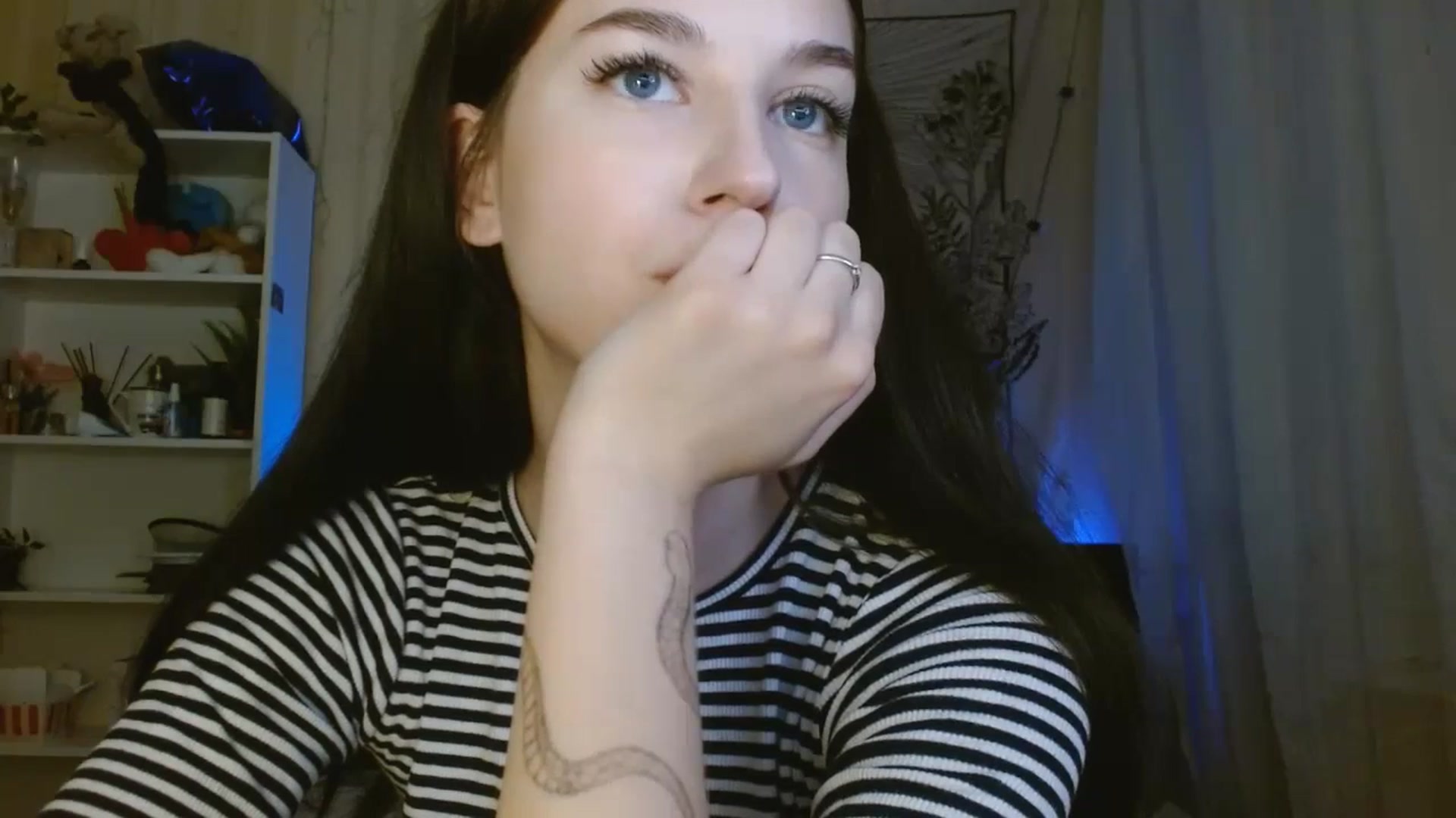 Gallery image thumbnail from ElsieF_'s myfreecams stream on, 05/02/2024, 19:07 image 2 of 20