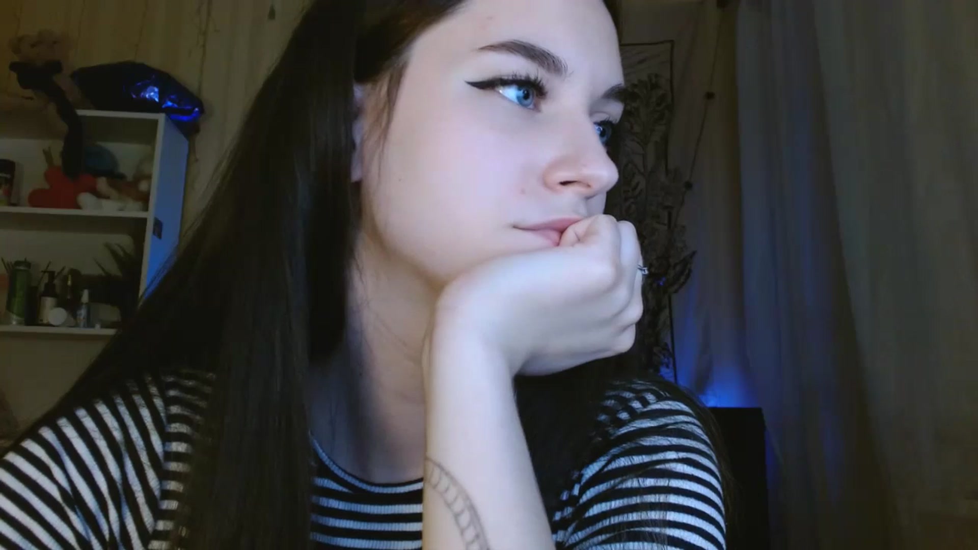 Gallery image thumbnail from ElsieF_'s myfreecams stream on, 05/12/2024, 19:16 image 4 of 20