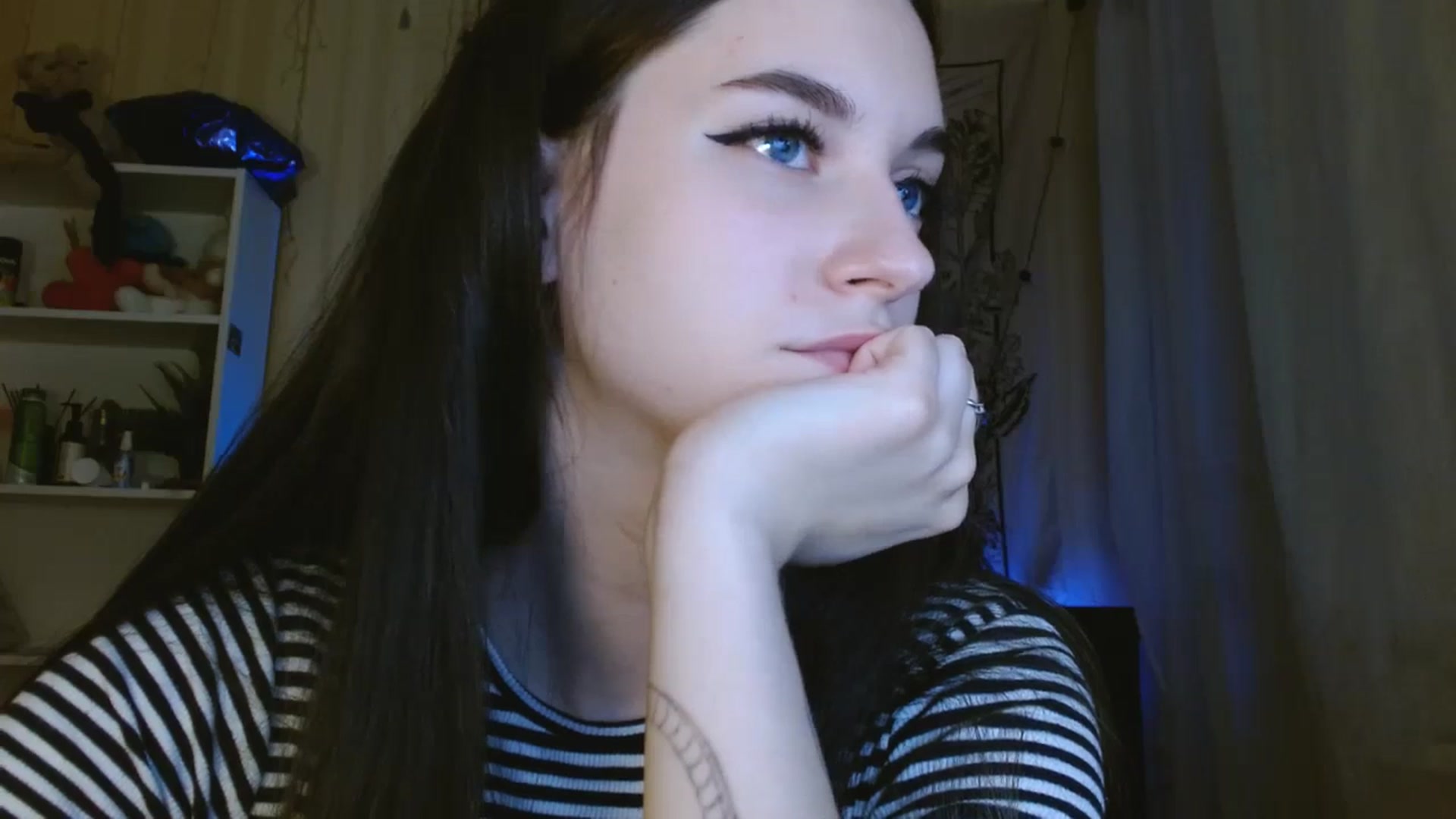 Gallery image thumbnail from ElsieF_'s myfreecams stream on, 05/12/2024, 19:16 image 5 of 20