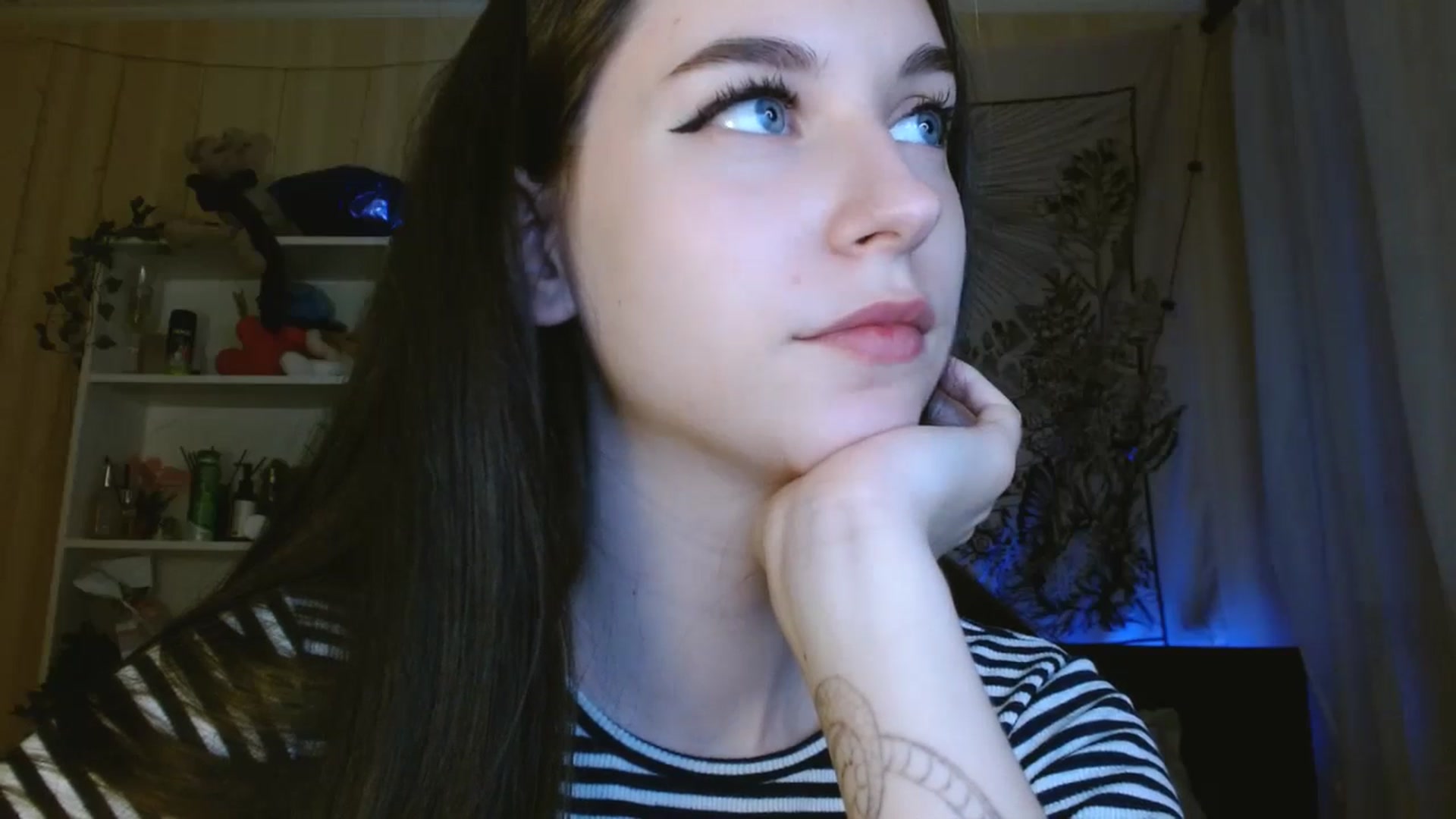 Gallery image thumbnail from ElsieF_'s myfreecams stream on, 05/12/2024, 20:02 image 17 of 20