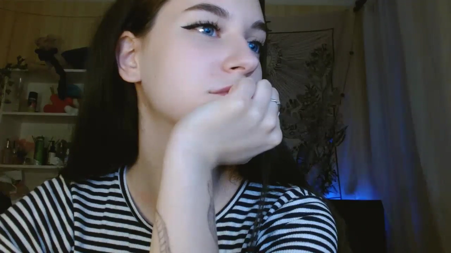 Gallery image thumbnail from ElsieF_'s myfreecams stream on, 05/12/2024, 20:02 image 5 of 20