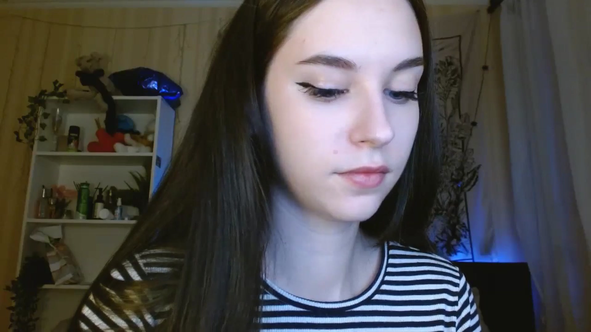 Gallery image thumbnail from ElsieF_'s myfreecams stream on, 05/12/2024, 20:02 image 18 of 20