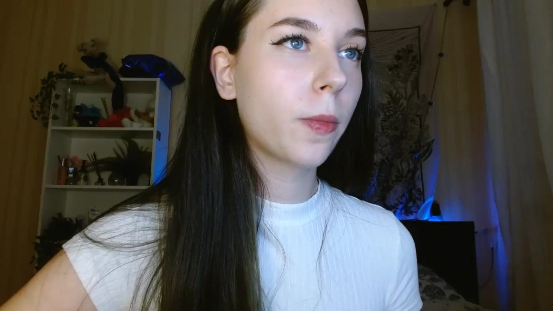 Gallery image thumbnail from ElsieF_'s myfreecams stream on, 05/14/2024, 17:50 image 17 of 20
