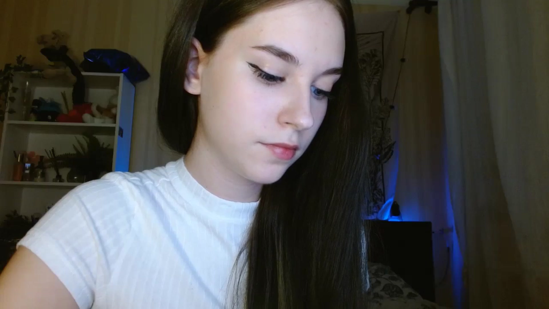 Gallery image thumbnail from ElsieF_'s myfreecams stream on, 05/14/2024, 17:50 image 6 of 20