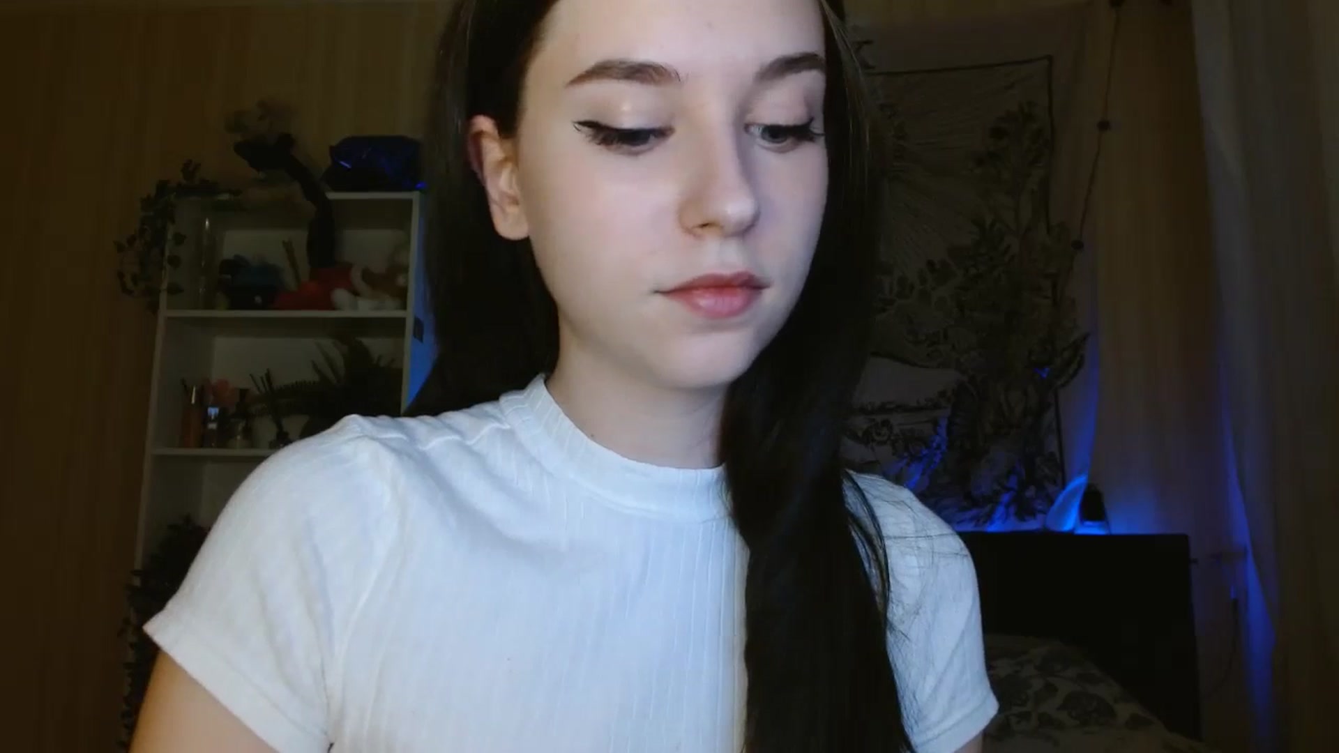 Gallery image thumbnail from ElsieF_'s myfreecams stream on, 05/14/2024, 18:13 image 5 of 20