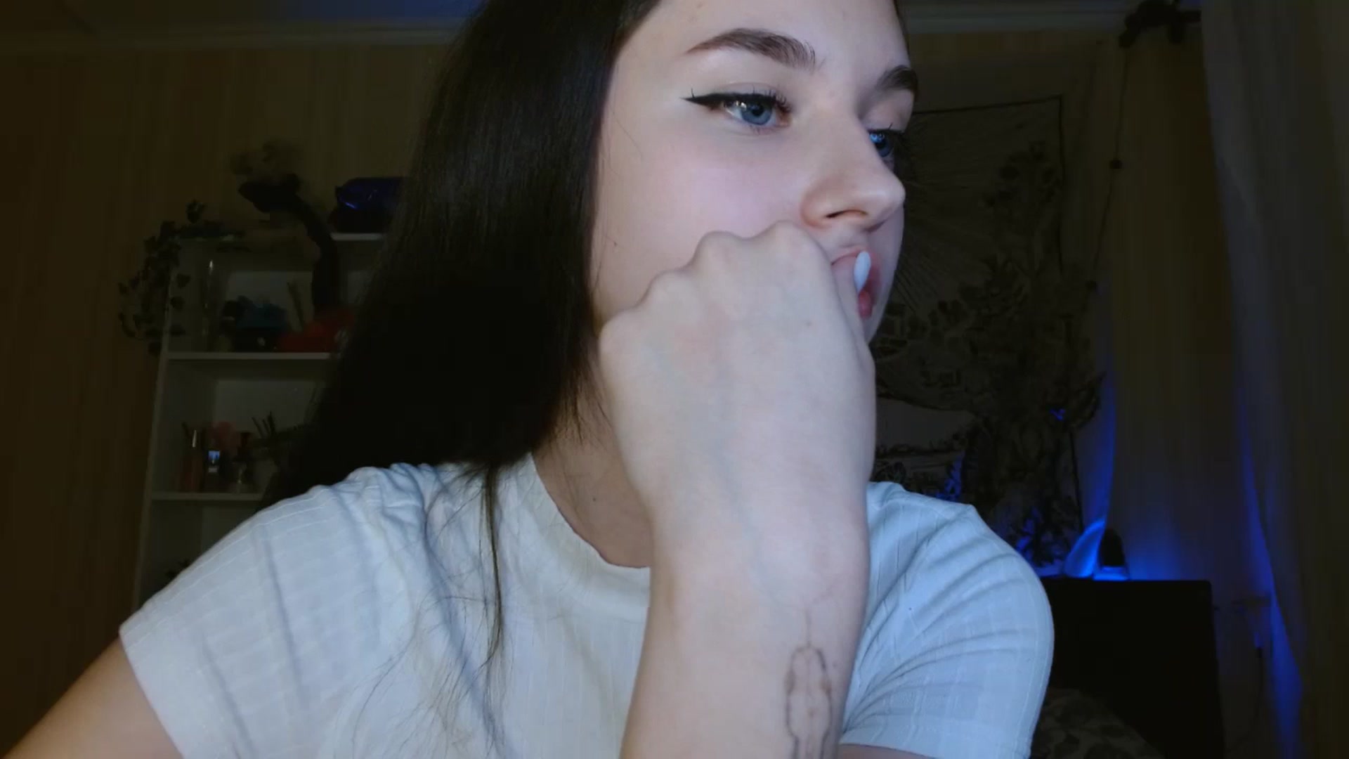 Gallery image thumbnail from ElsieF_'s myfreecams stream on, 05/14/2024, 18:13 image 18 of 20