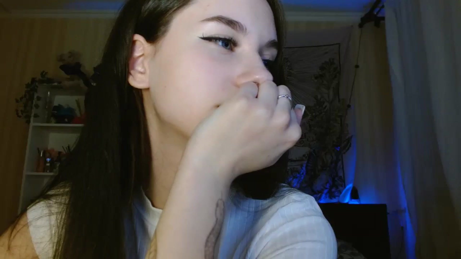Gallery image thumbnail from ElsieF_'s myfreecams stream on, 05/14/2024, 18:13 image 14 of 20