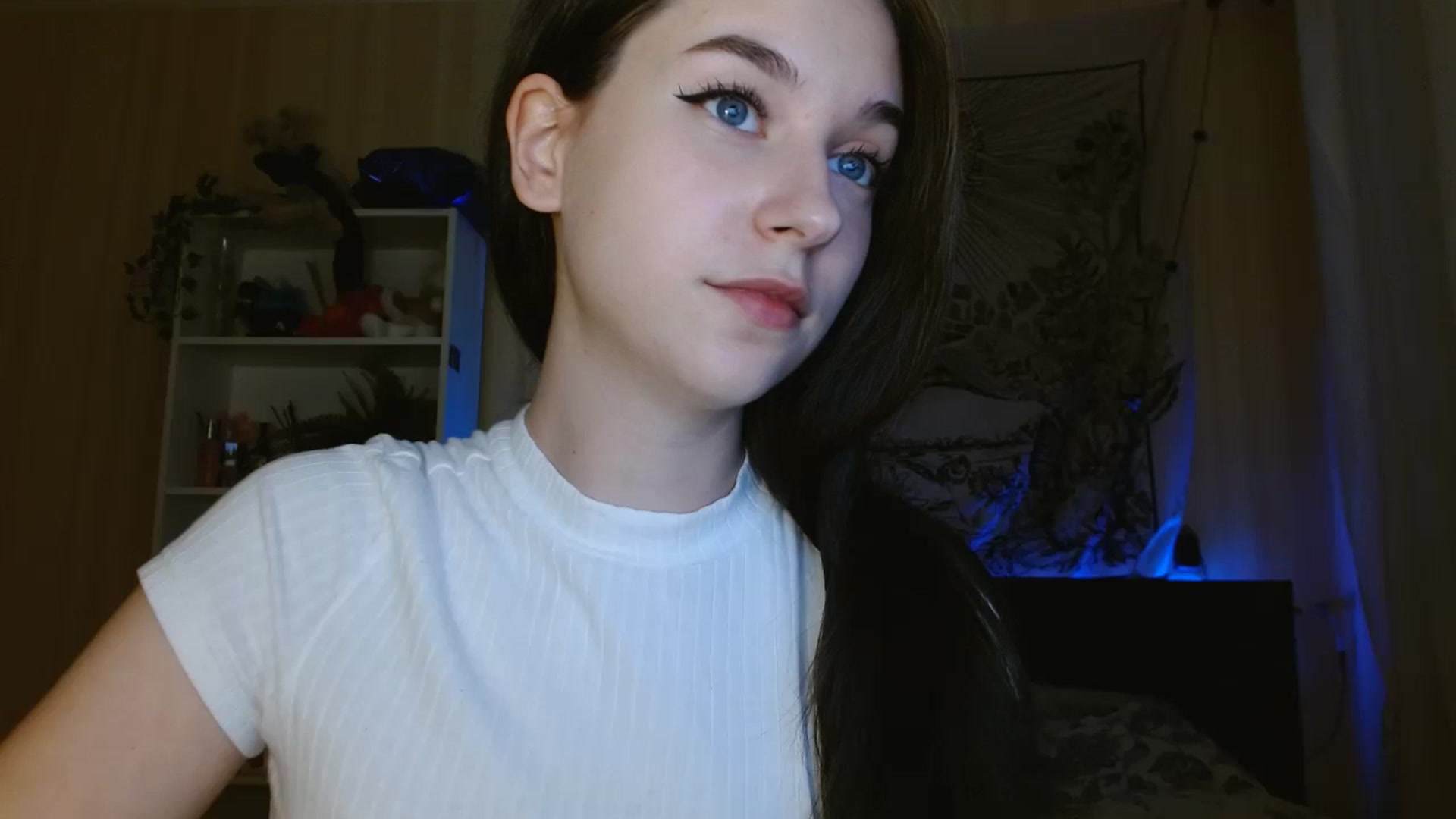 Gallery image thumbnail from ElsieF_'s myfreecams stream on, 05/14/2024, 18:13 image 3 of 20