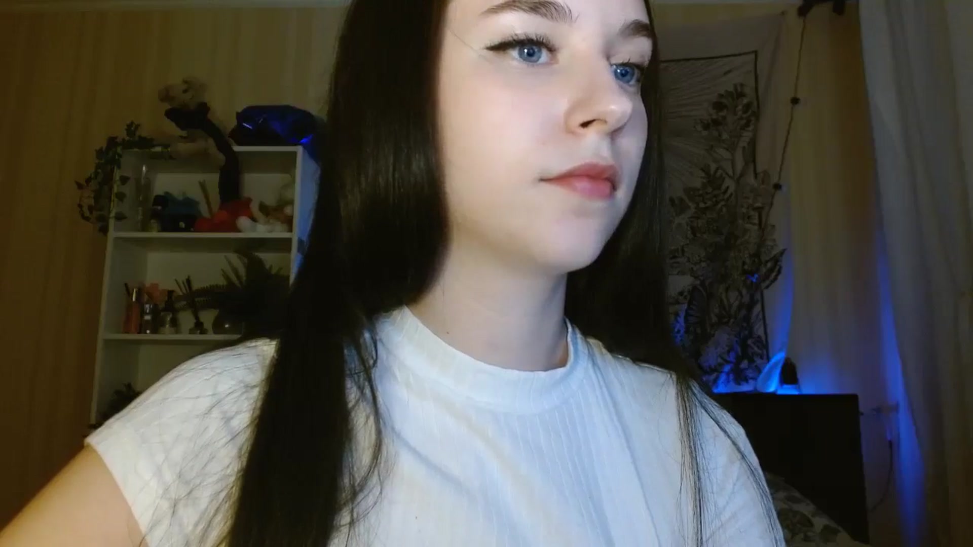 Gallery image thumbnail from ElsieF_'s myfreecams stream on, 05/14/2024, 19:04 image 17 of 20