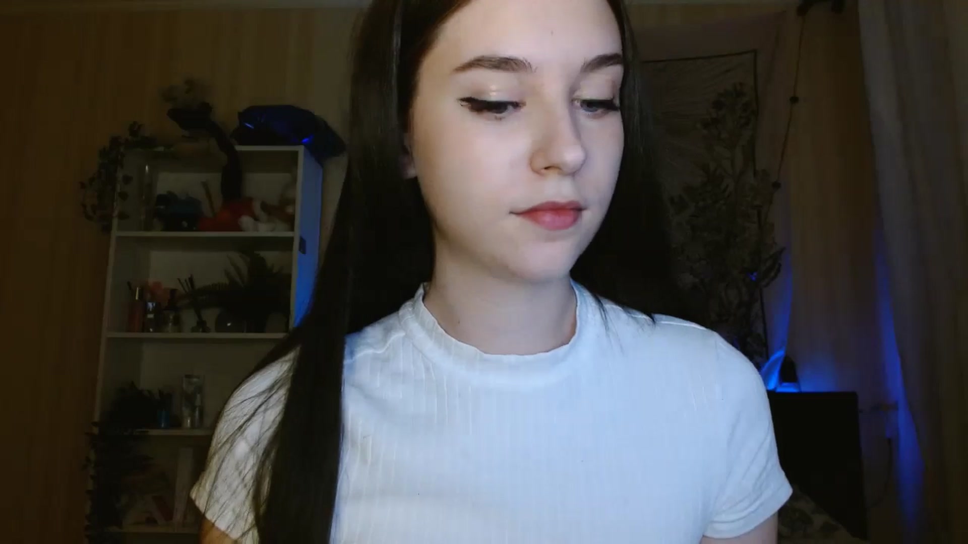 Gallery image thumbnail from ElsieF_'s myfreecams stream on, 05/14/2024, 19:04 image 6 of 20