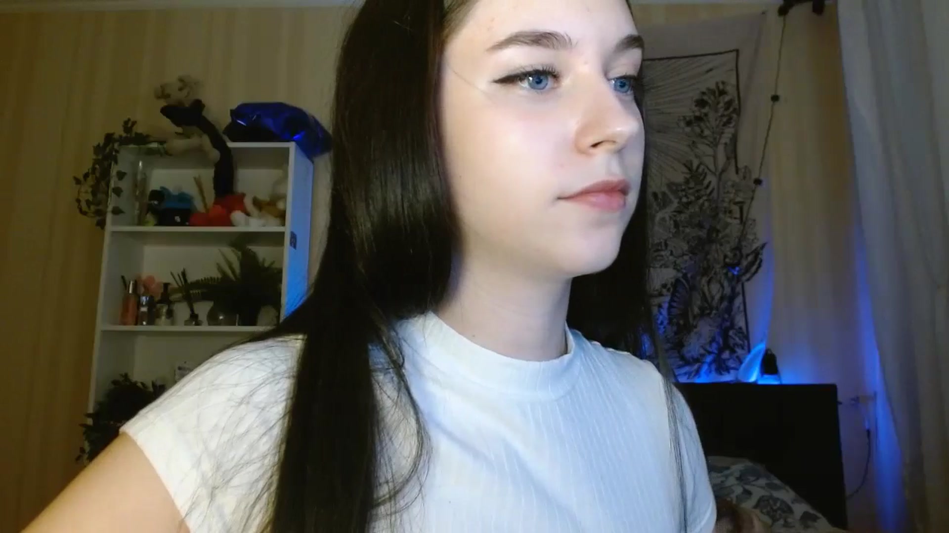 Gallery image thumbnail from ElsieF_'s myfreecams stream on, 05/14/2024, 19:04 image 16 of 20